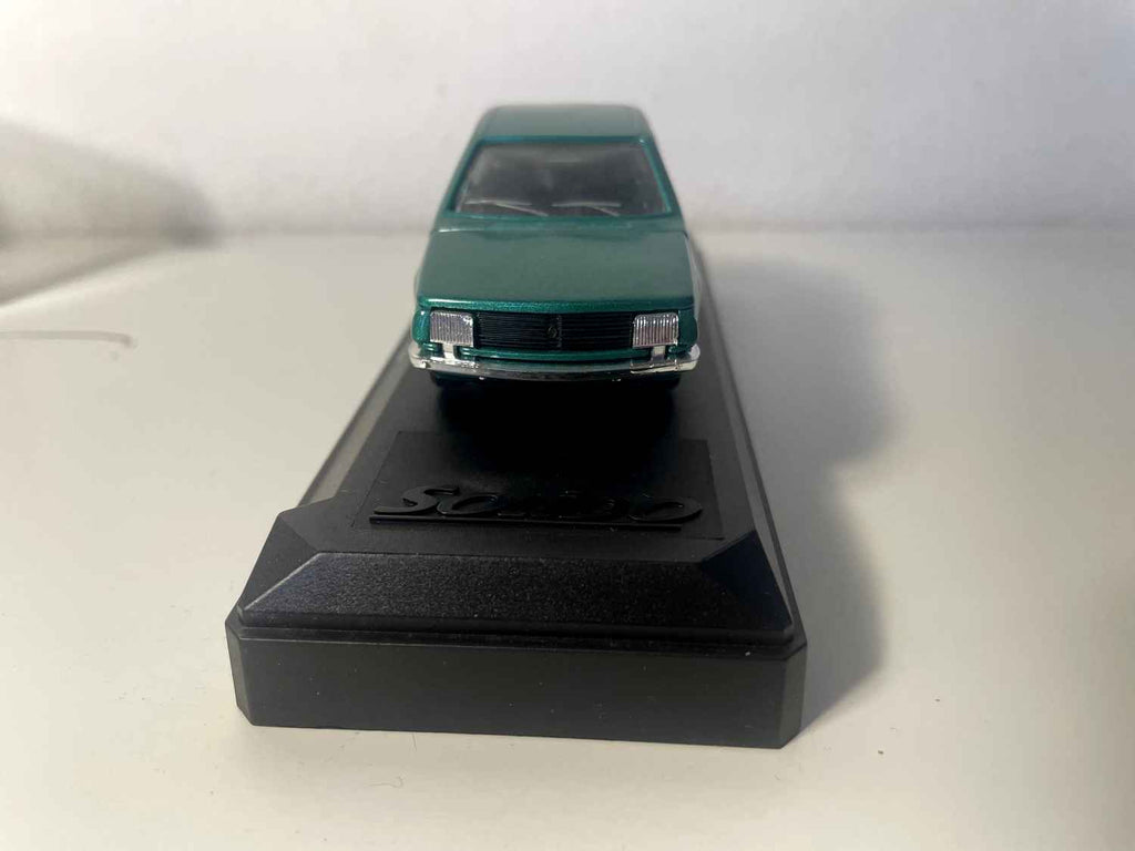 Renault 18 groen - Solido (met paarse kartonnen doos)