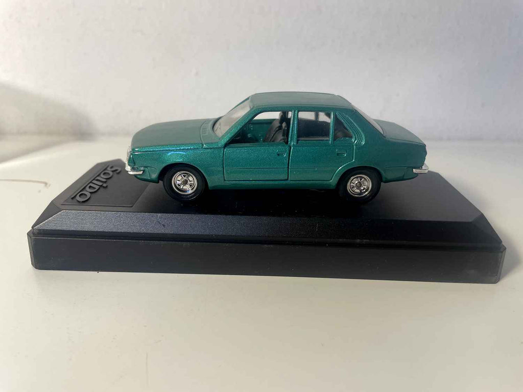 Renault 18 groen - Solido (met paarse kartonnen doos)
