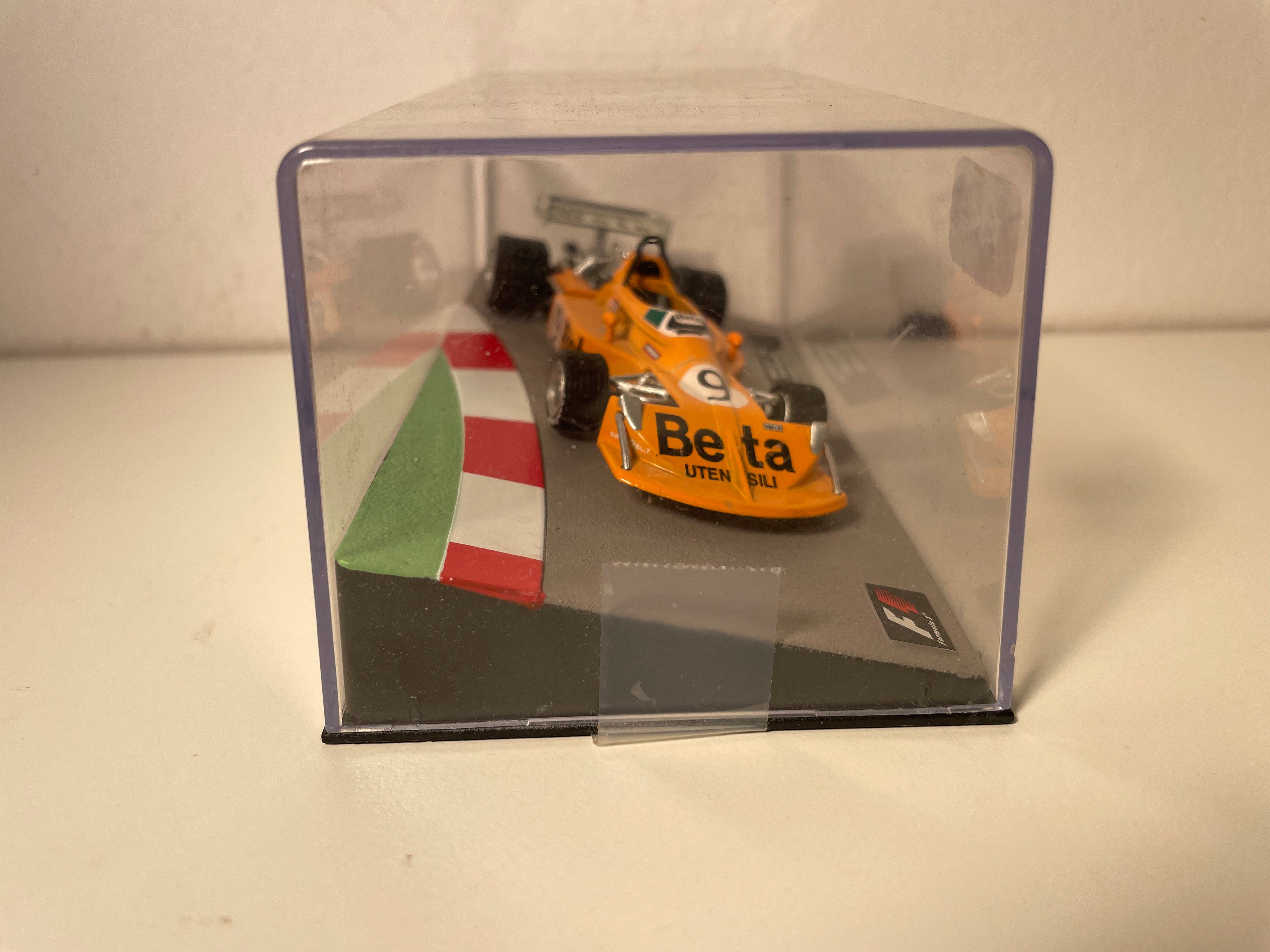 Maart 751 oranje nummer 9 (Formule 1) - Grand Prix van Oostenrijk 1975