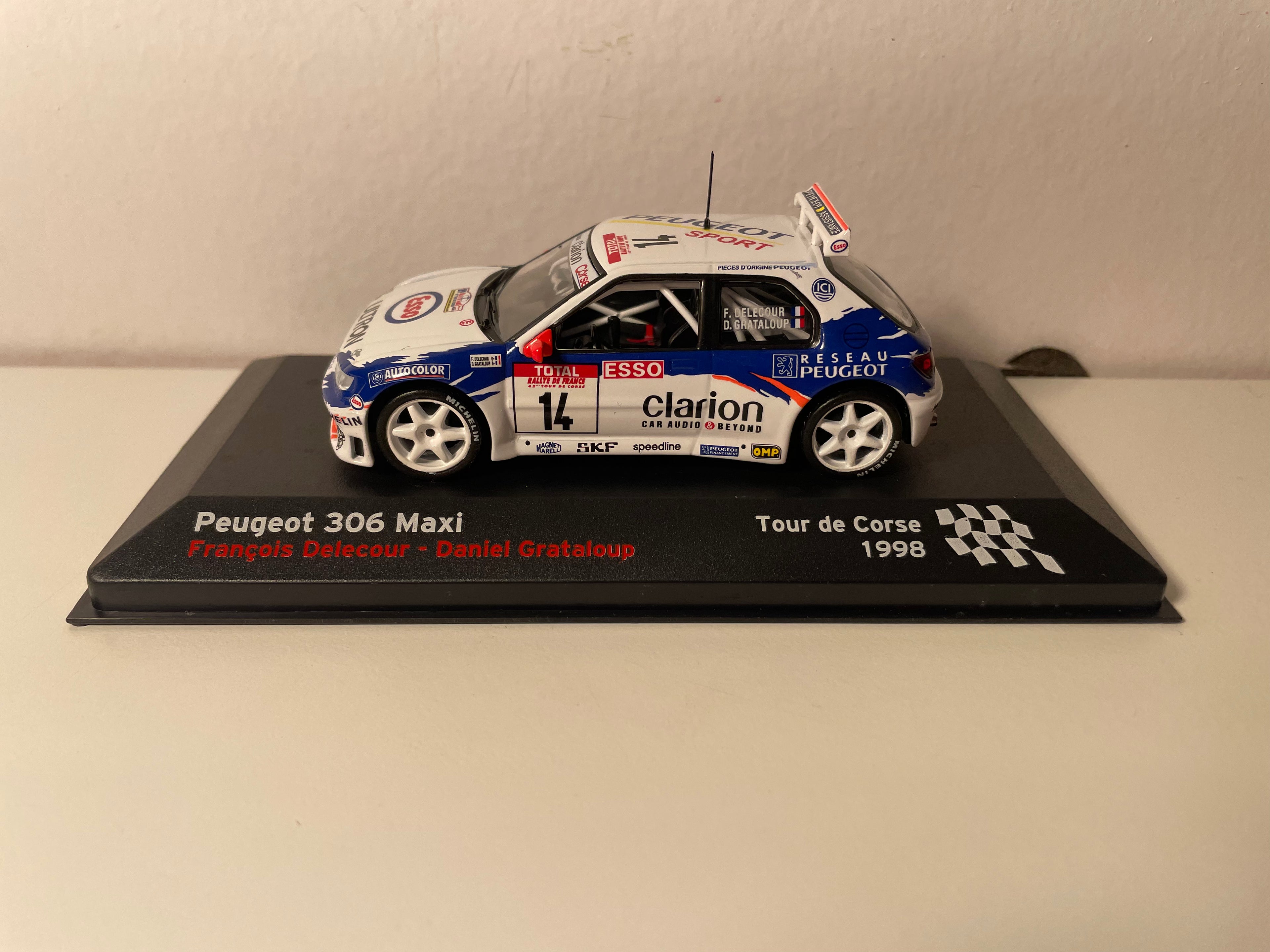 Peugeot 306 Maxi blanche et bleue numéro 14 - tour de Corse de 1998