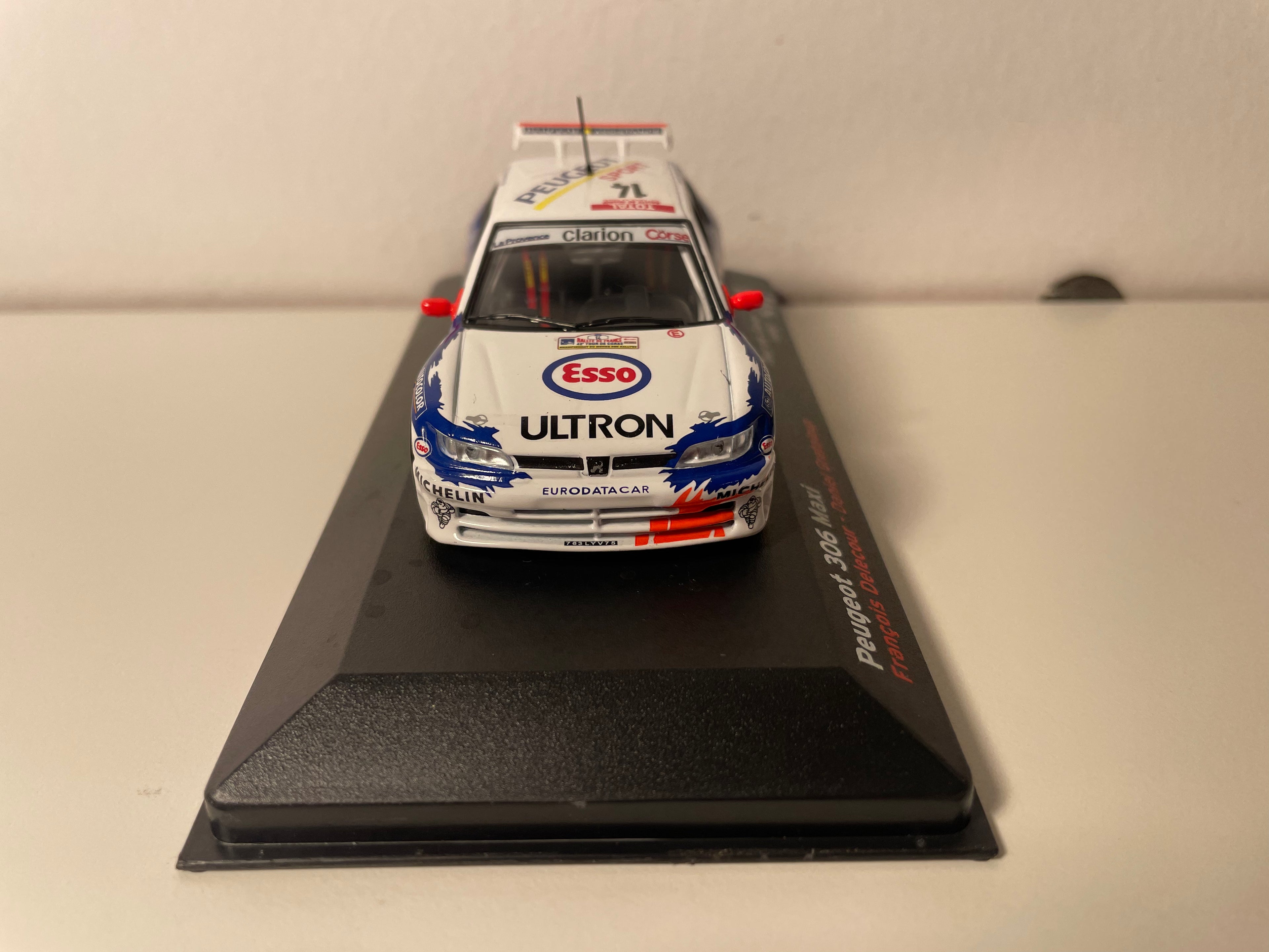 Peugeot 306 Maxi blanche et bleue numéro 14 - tour de Corse de 1998