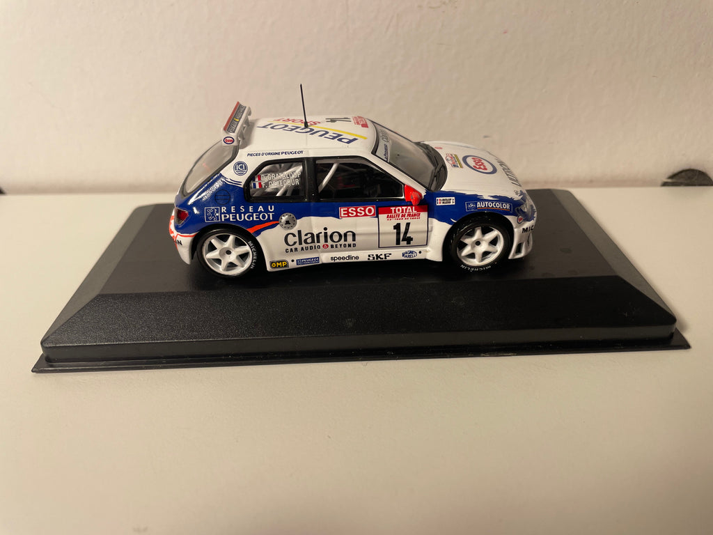 Peugeot 306 Maxi blanche et bleue numéro 14 - tour de Corse de 1998
