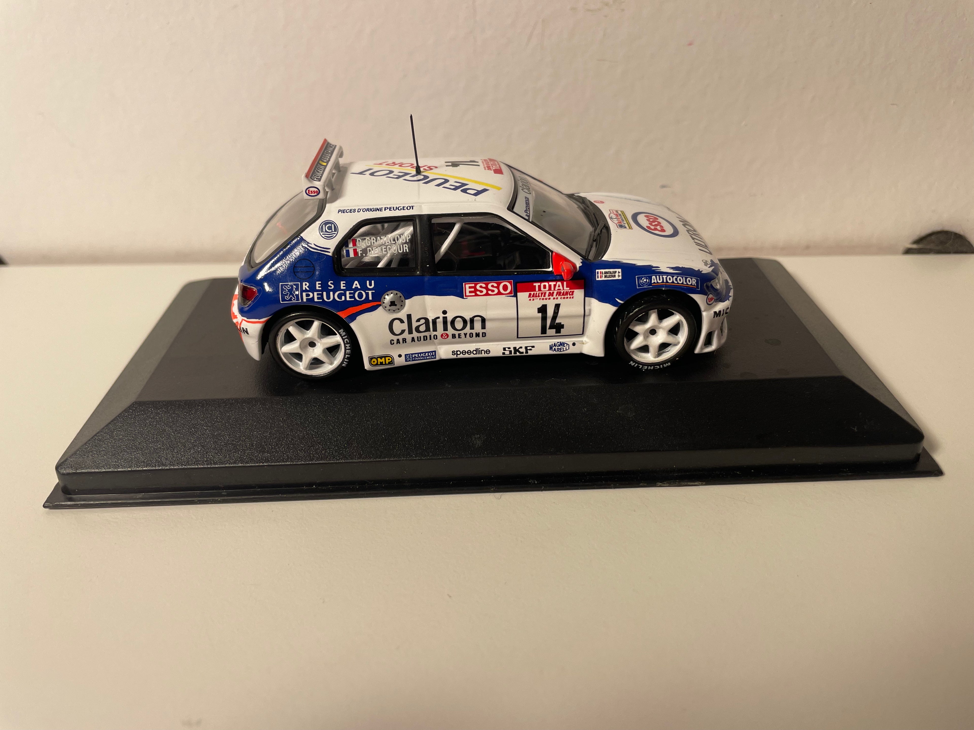 Peugeot 306 Maxi blanche et bleue numéro 14 - tour de Corse de 1998
