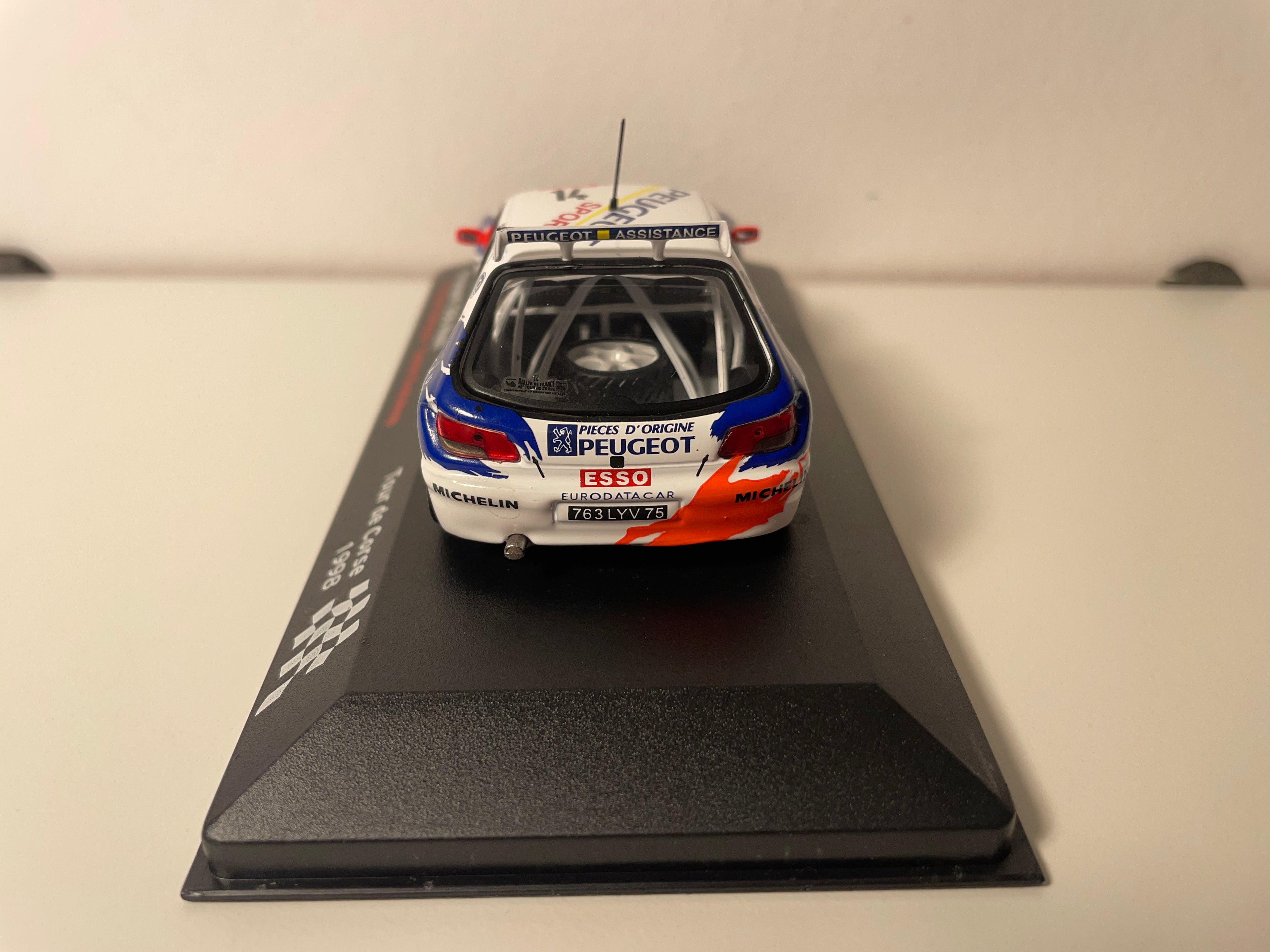 Peugeot 306 Maxi blanche et bleue numéro 14 - tour de Corse de 1998