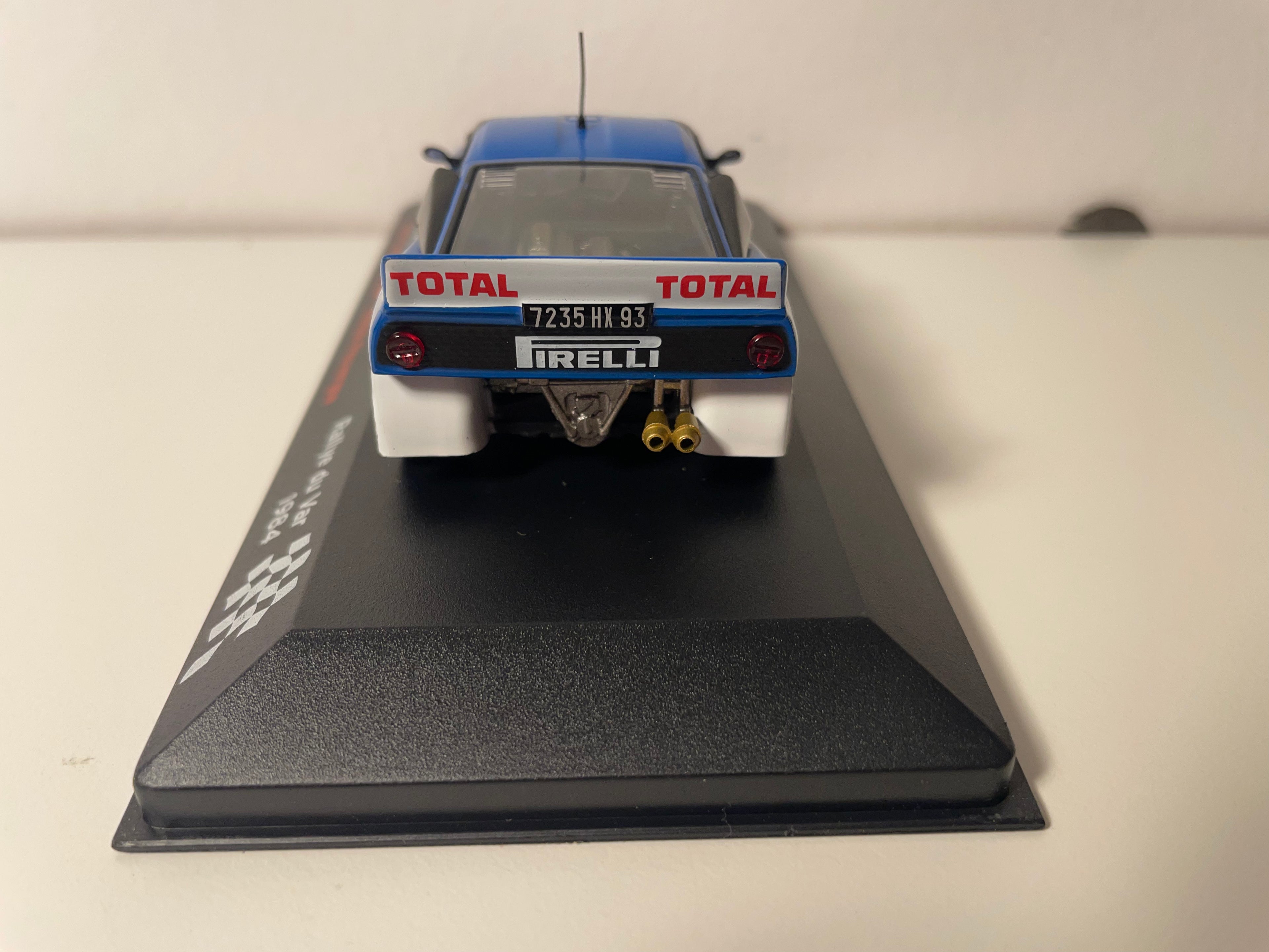 Lancia 037 Rally niebiesko-biała numer 4 - rallye du Var 1984