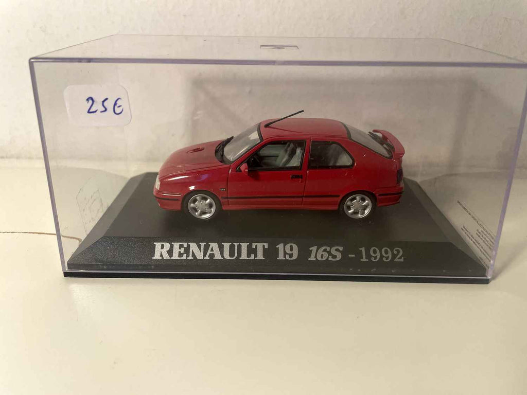 Renault 19 16S rossa del 1992