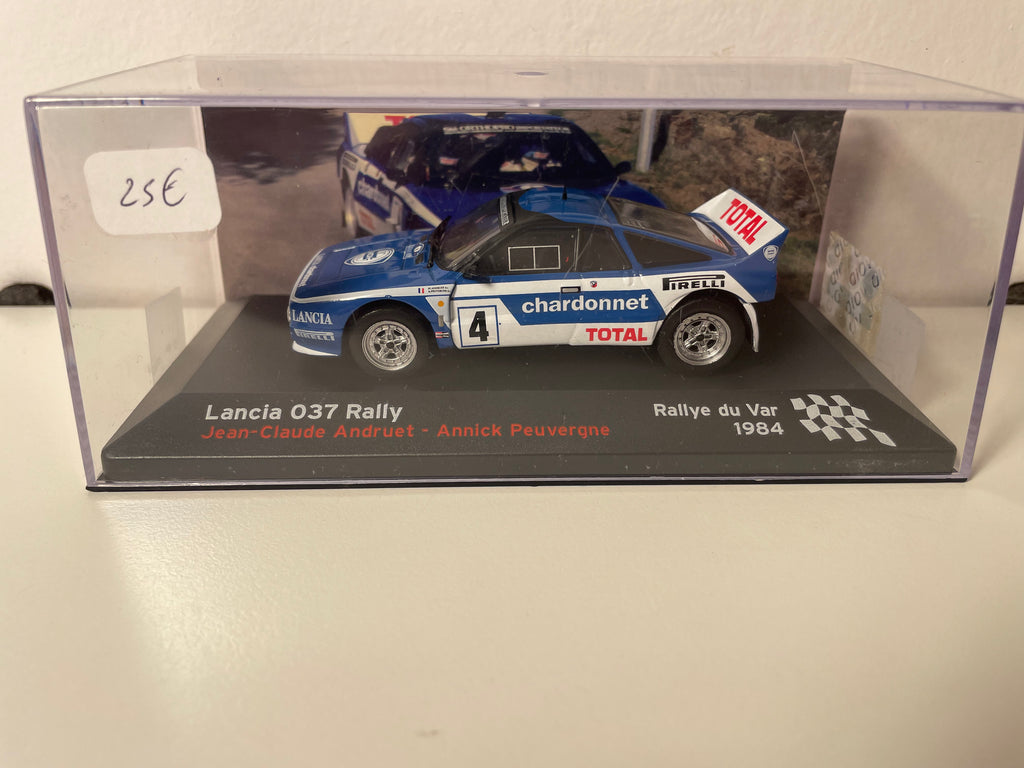 Lancia 037 Rally niebiesko-biała numer 4 - rallye du Var 1984