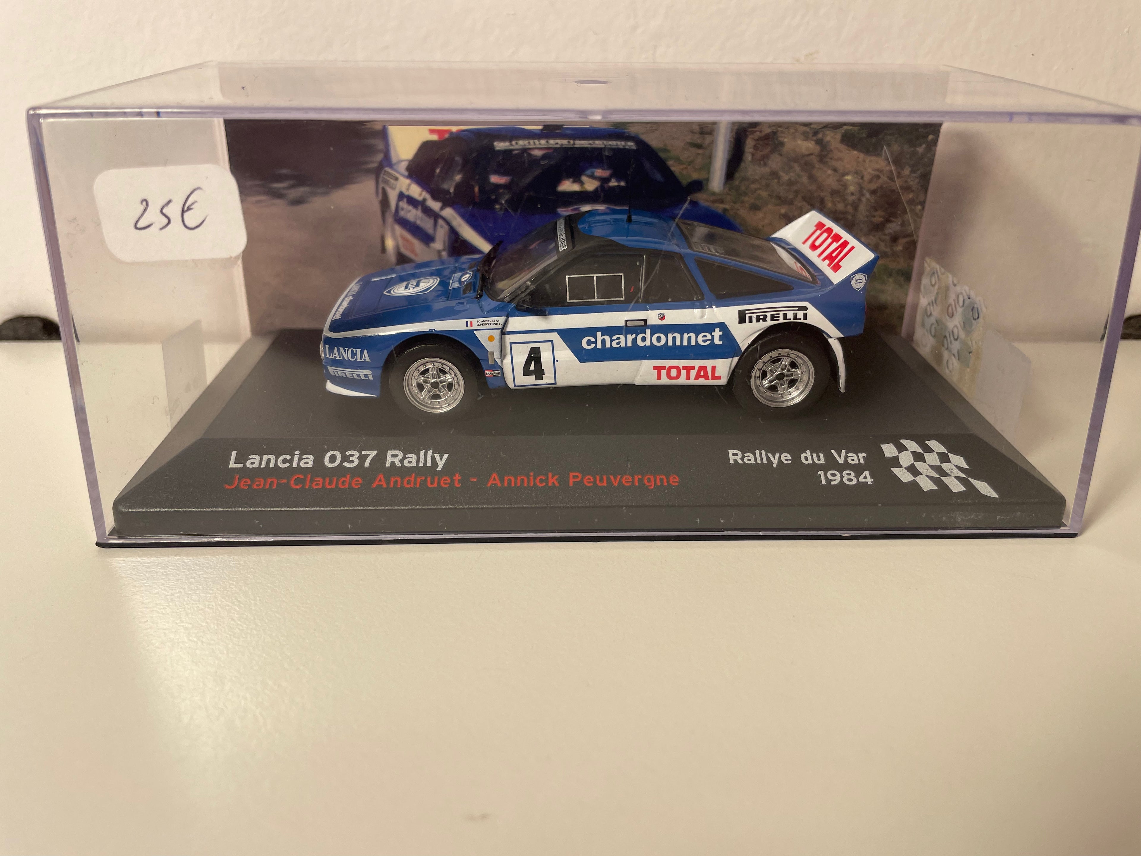 Lancia 037 Rally niebiesko-biała numer 4 - rallye du Var 1984