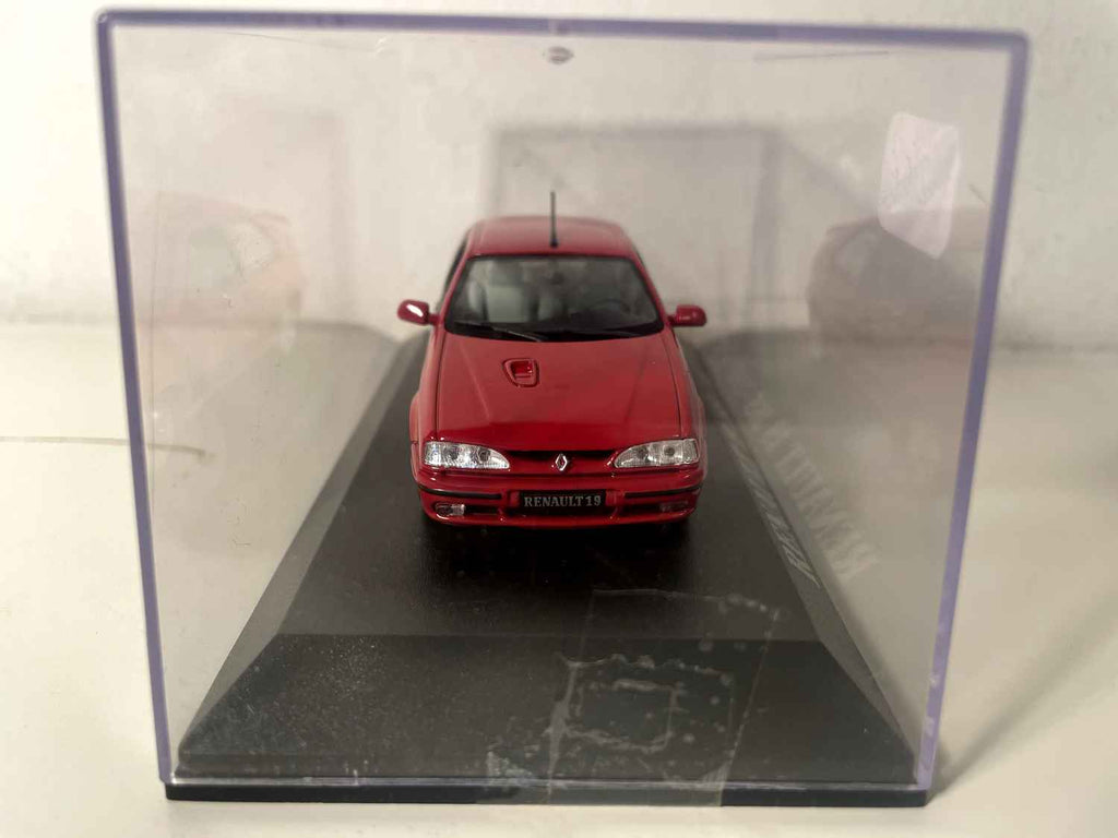 Renault 19 16S rossa del 1992