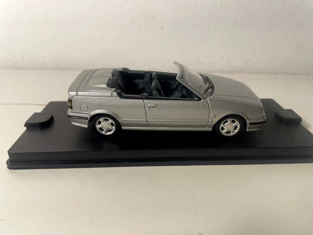 Renault 19 cabriolet gris (Kollektioun vun aussergewéinlechen Miniaturewëllzuchungen Réf. V 568)