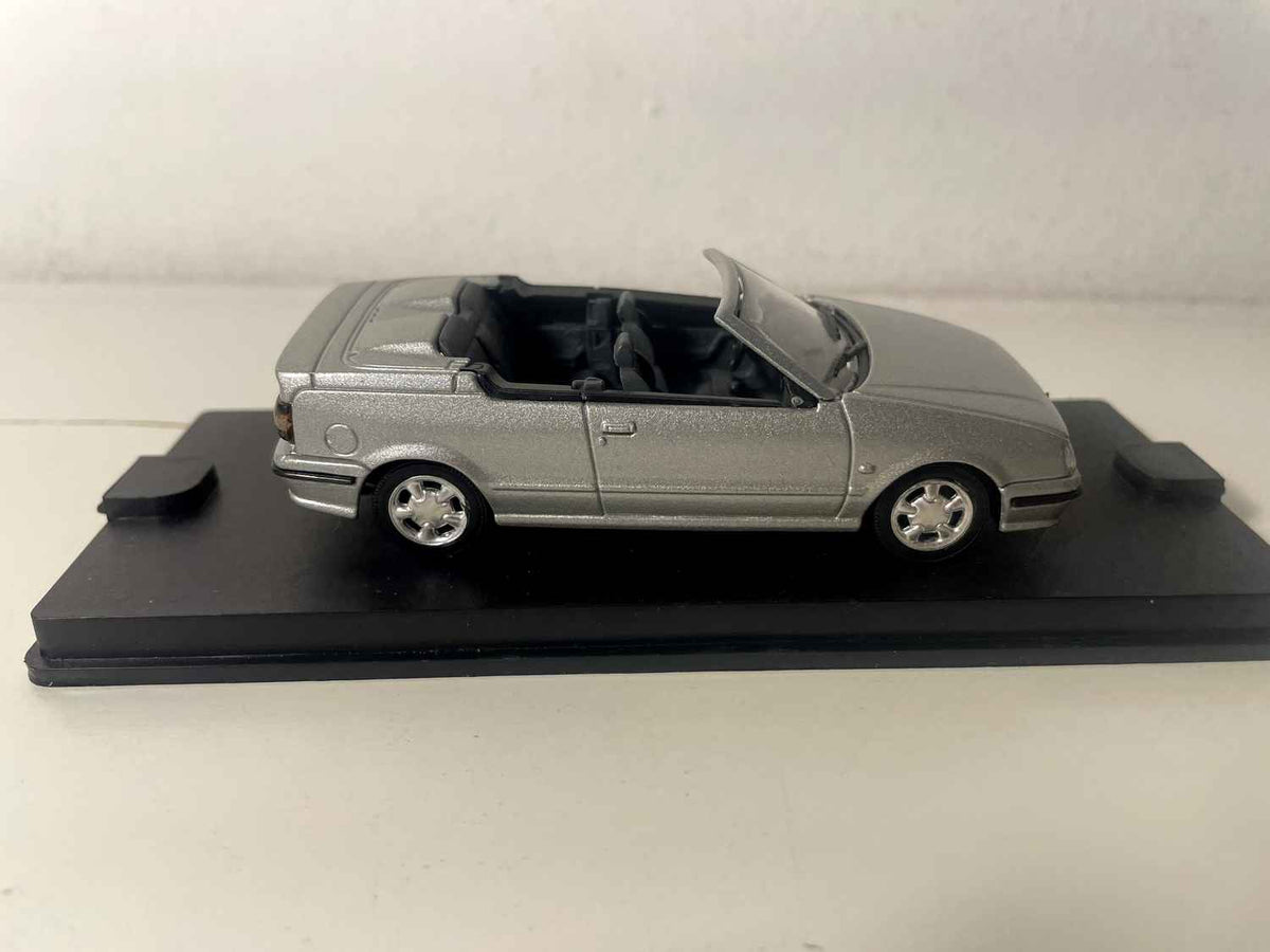Renault 19 cabriolet gris (Kollektioun vun aussergewéinlechen Miniaturewëllzuchungen Réf. V 568)