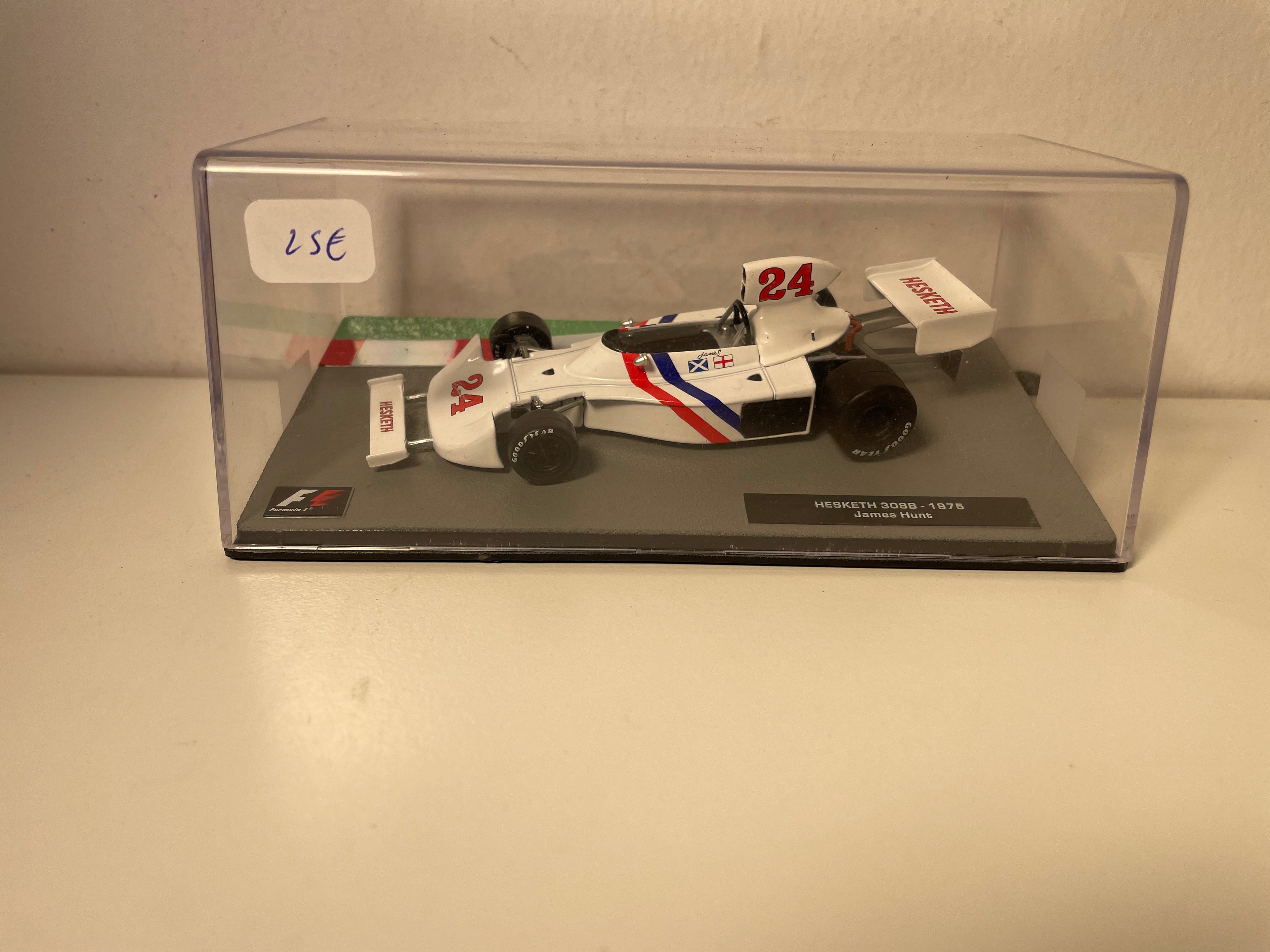 Hesketh 308B blanco número 24 de 1975 (Fórmula 1)