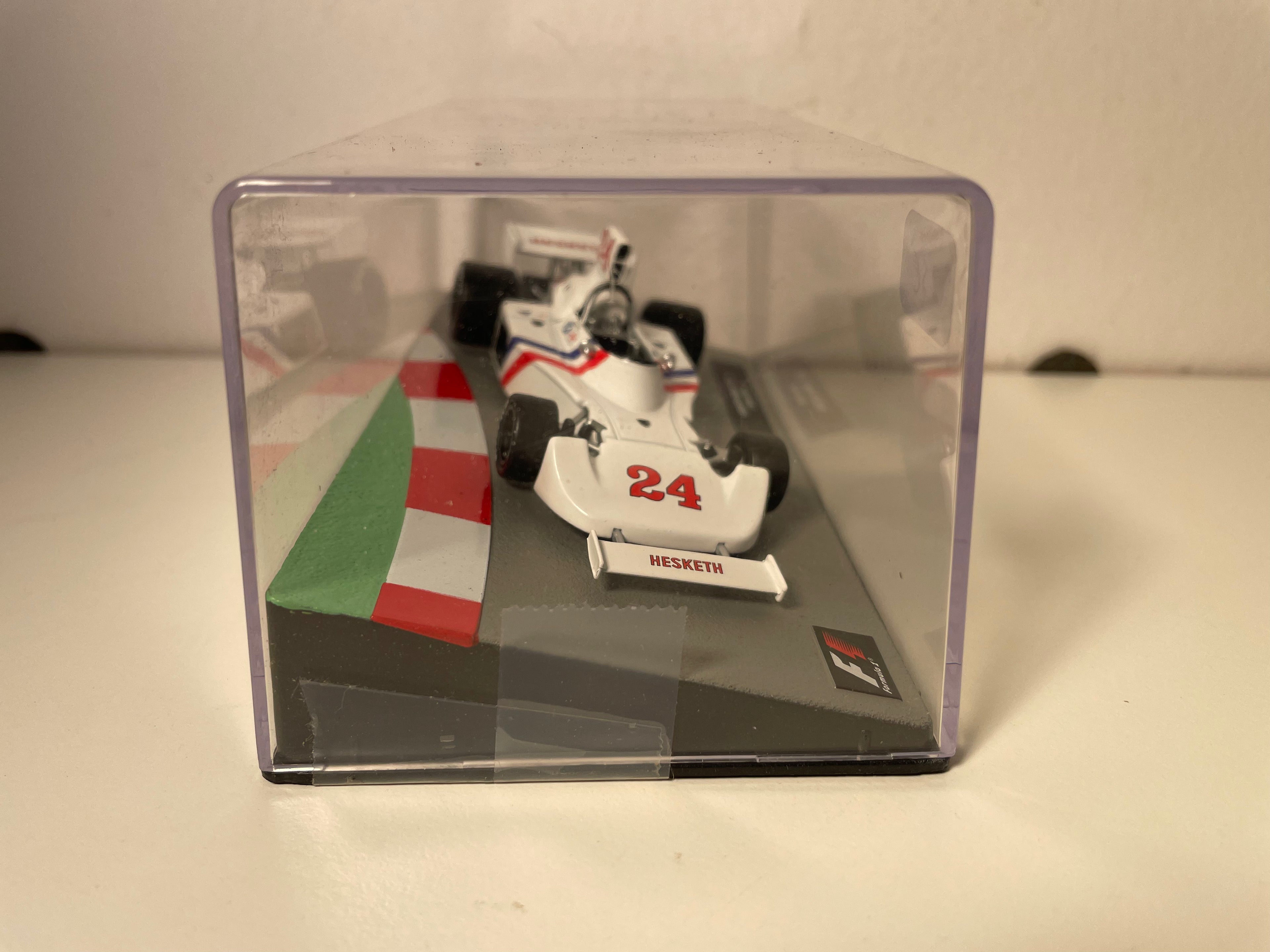 Hesketh 308B blanco número 24 de 1975 (Fórmula 1)