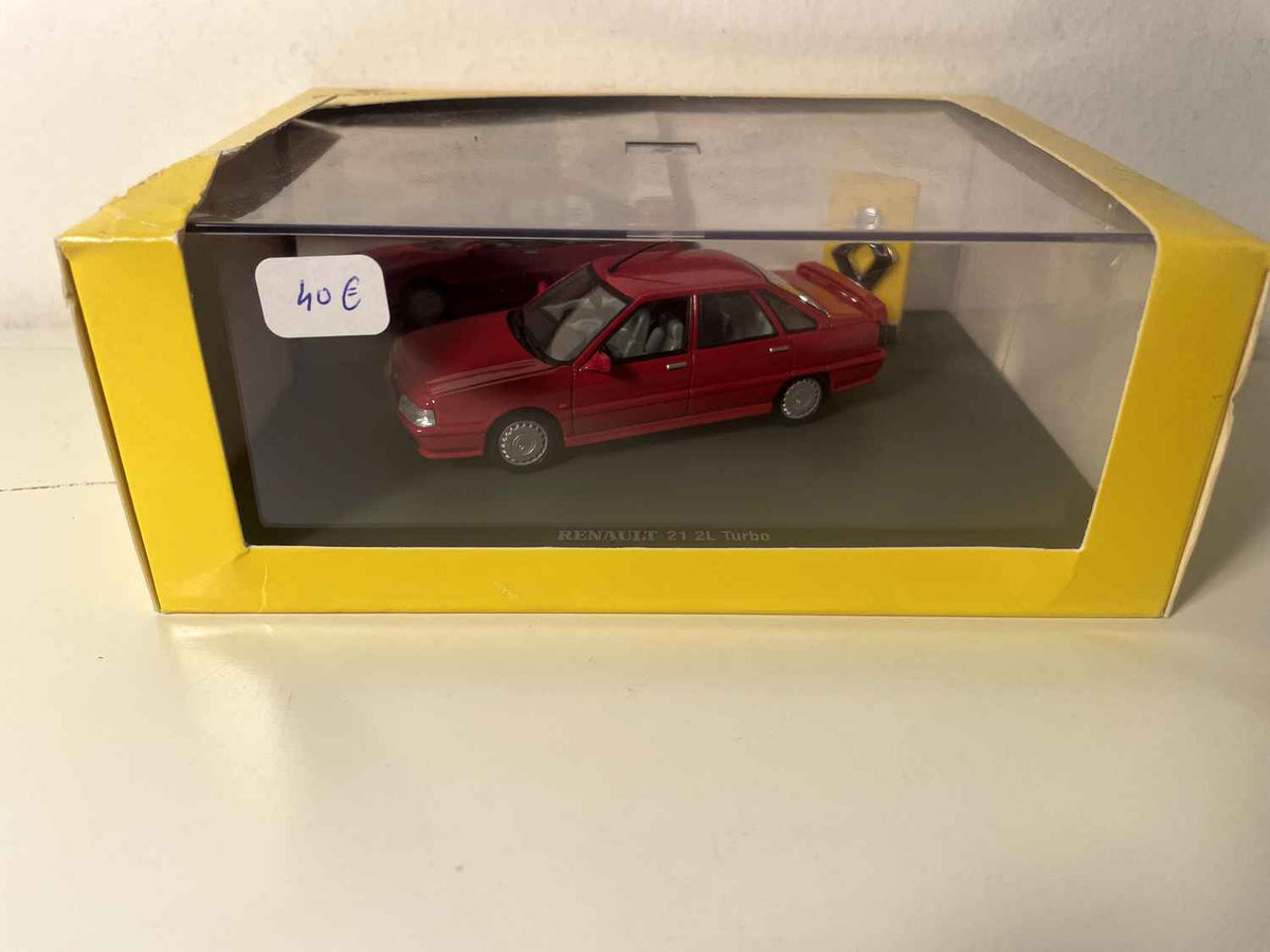Renault 21 2L Turbo rouge (coffret boite rectangle) - Universal Hobbies