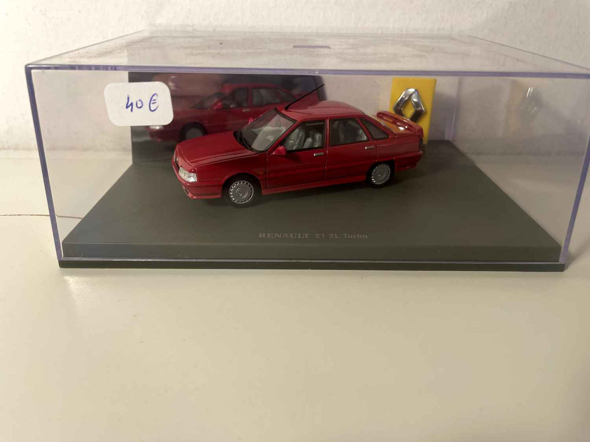 Renault 21 2L Turbo rouge (coffret boite rectangle) - Universal Hobbies