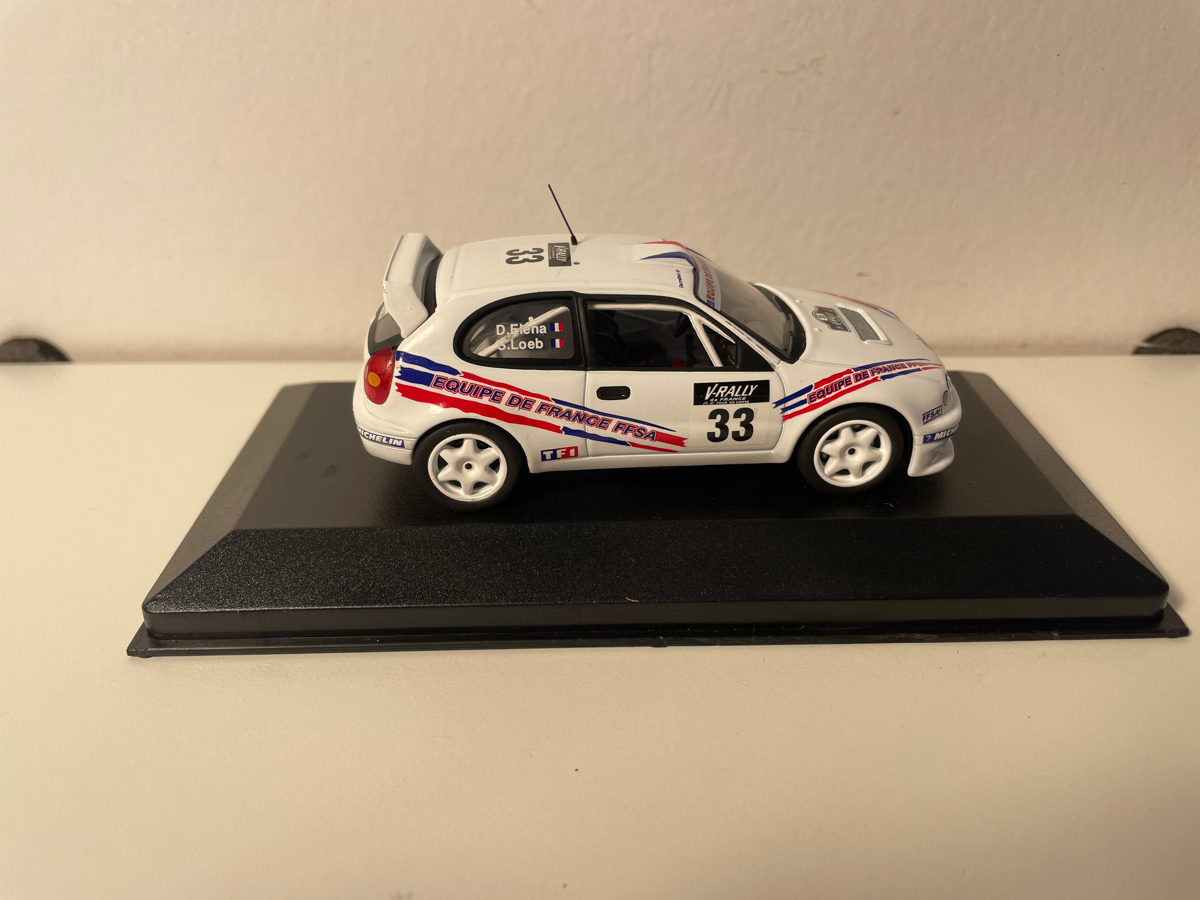 Toyota Corolla WRC blanca número 33 - Tour de Corse 2000