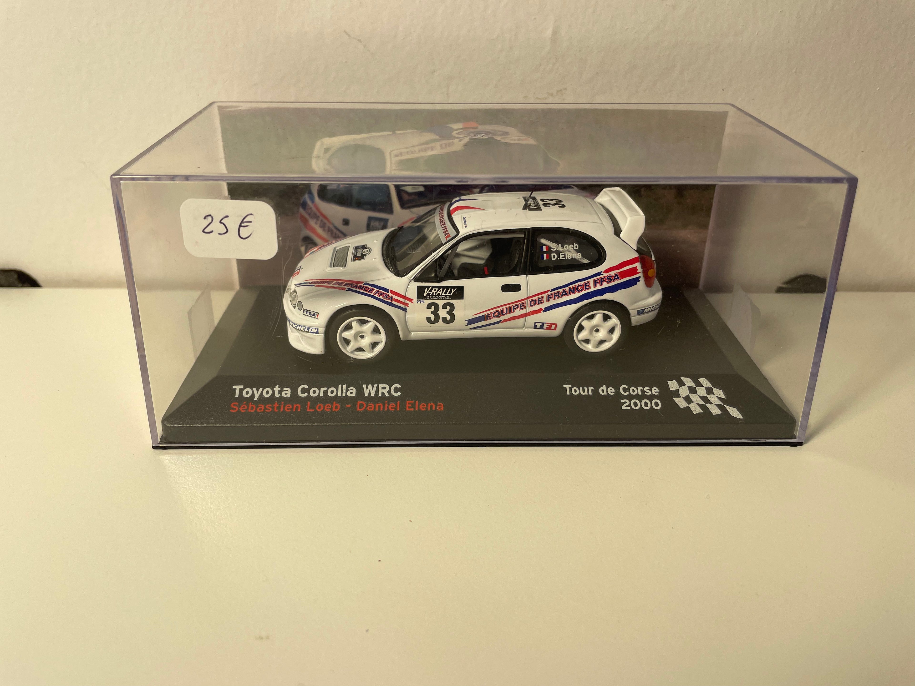 Toyota Corolla WRC blanca número 33 - Tour de Corse 2000