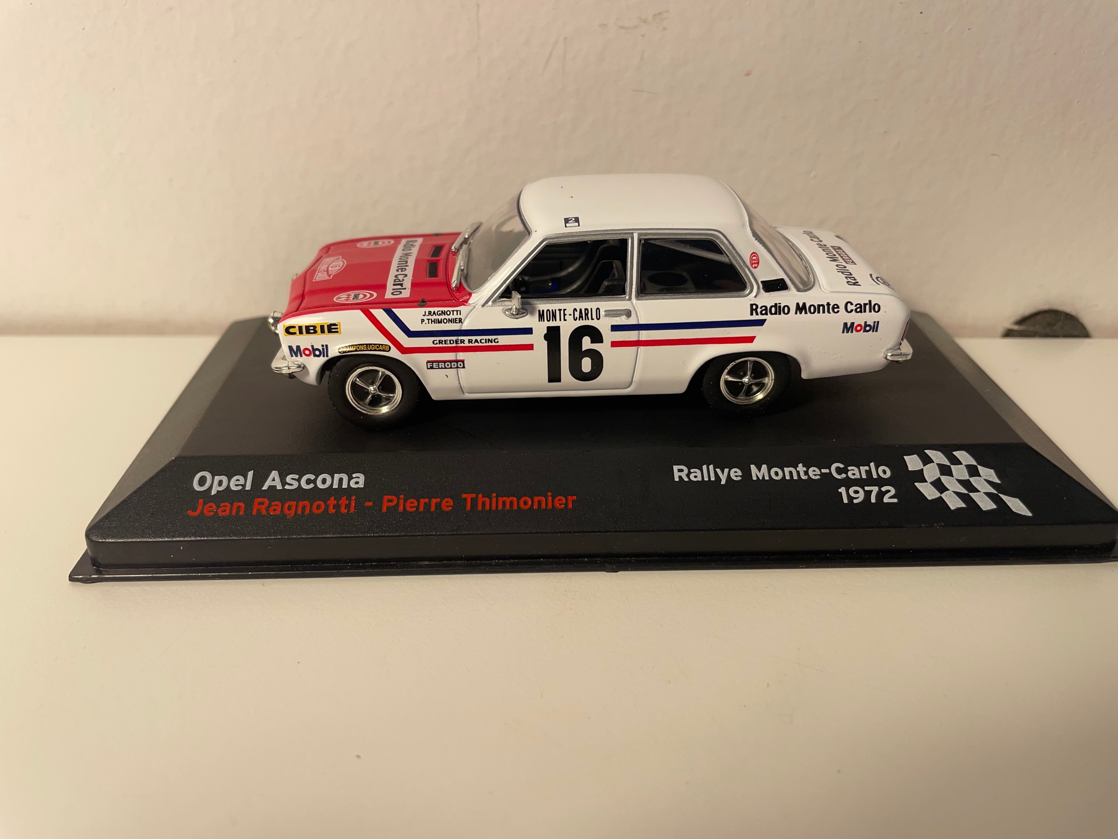 Opel Ascona Weiß und Rot Nummer 16 - Rallye Monte-Carlo 1972
