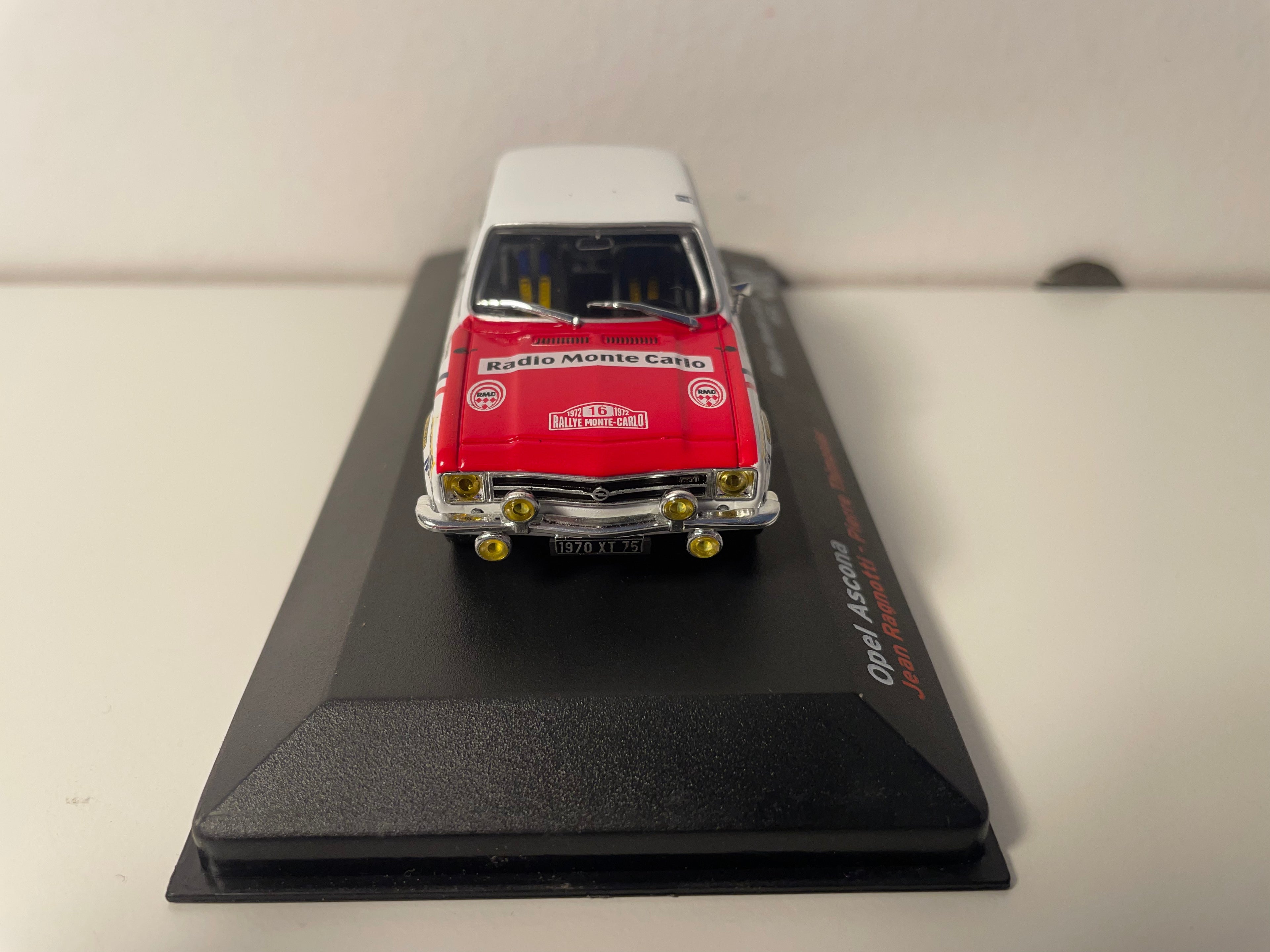 Opel Ascona Weiß und Rot Nummer 16 - Rallye Monte-Carlo 1972