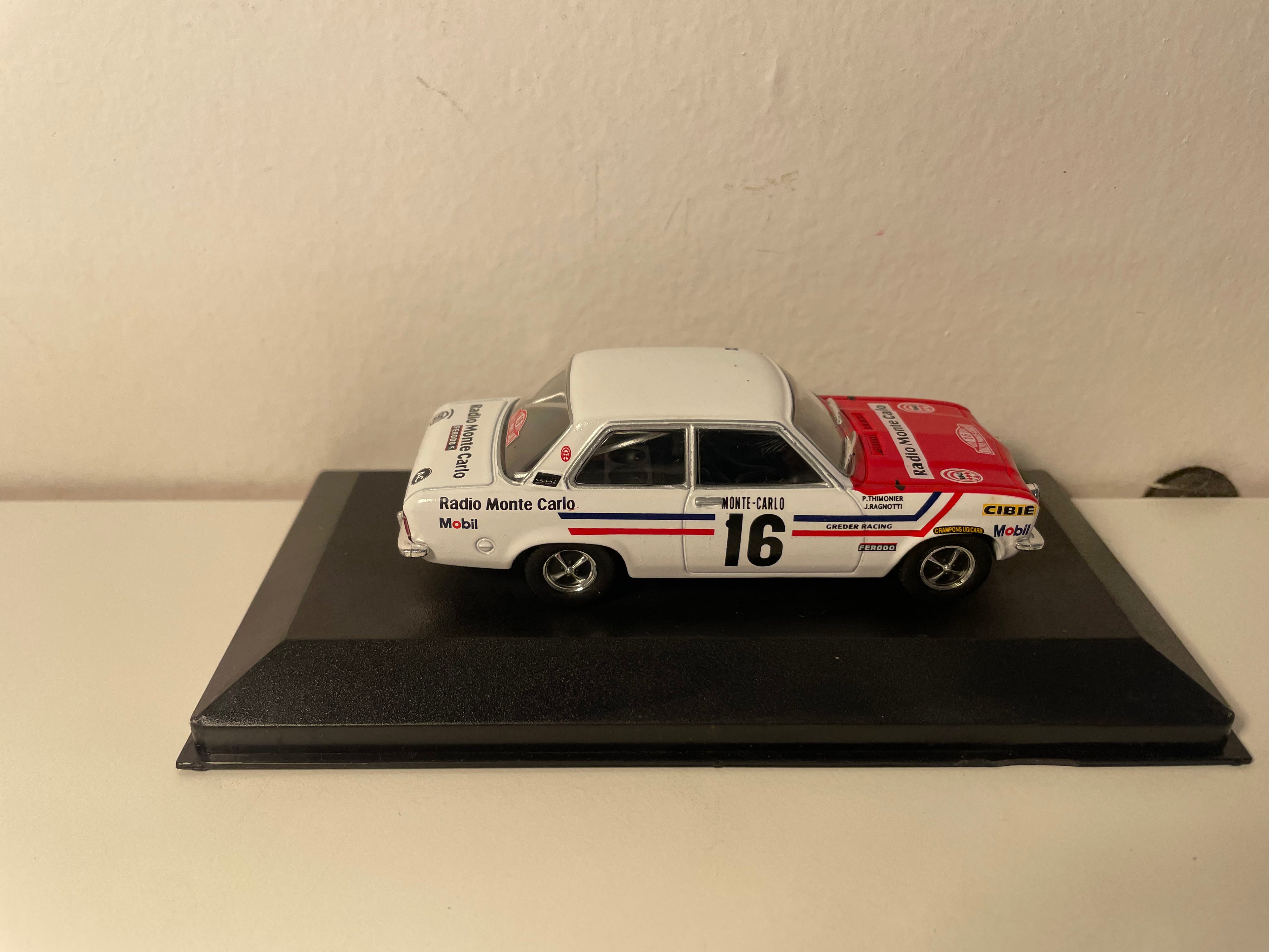 Opel Ascona Weiß und Rot Nummer 16 - Rallye Monte-Carlo 1972