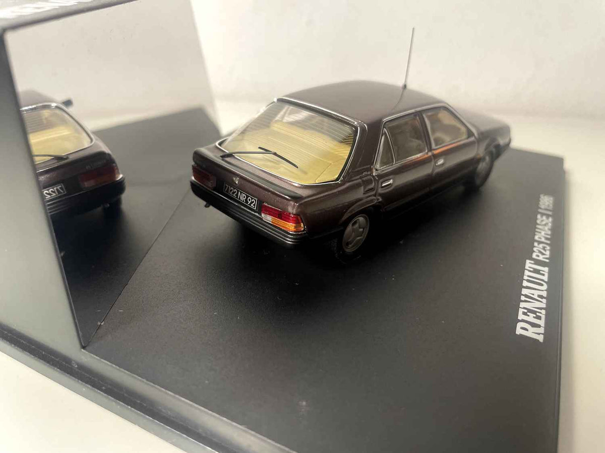 Renault 25 Phase 1 de 1986 mauve foncée/marron? (coffret boite rectangle) - IXO
