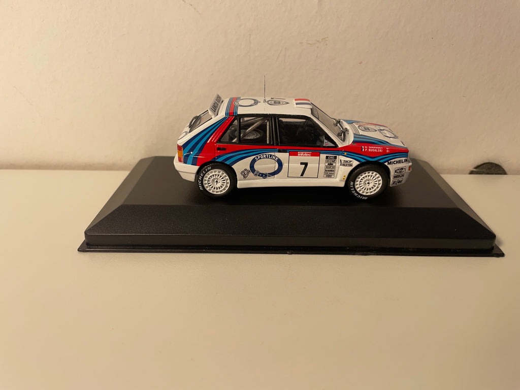 Lancia Delta Integrale biała, czerwona i niebieska numer 7 - Tour de Corse 1992