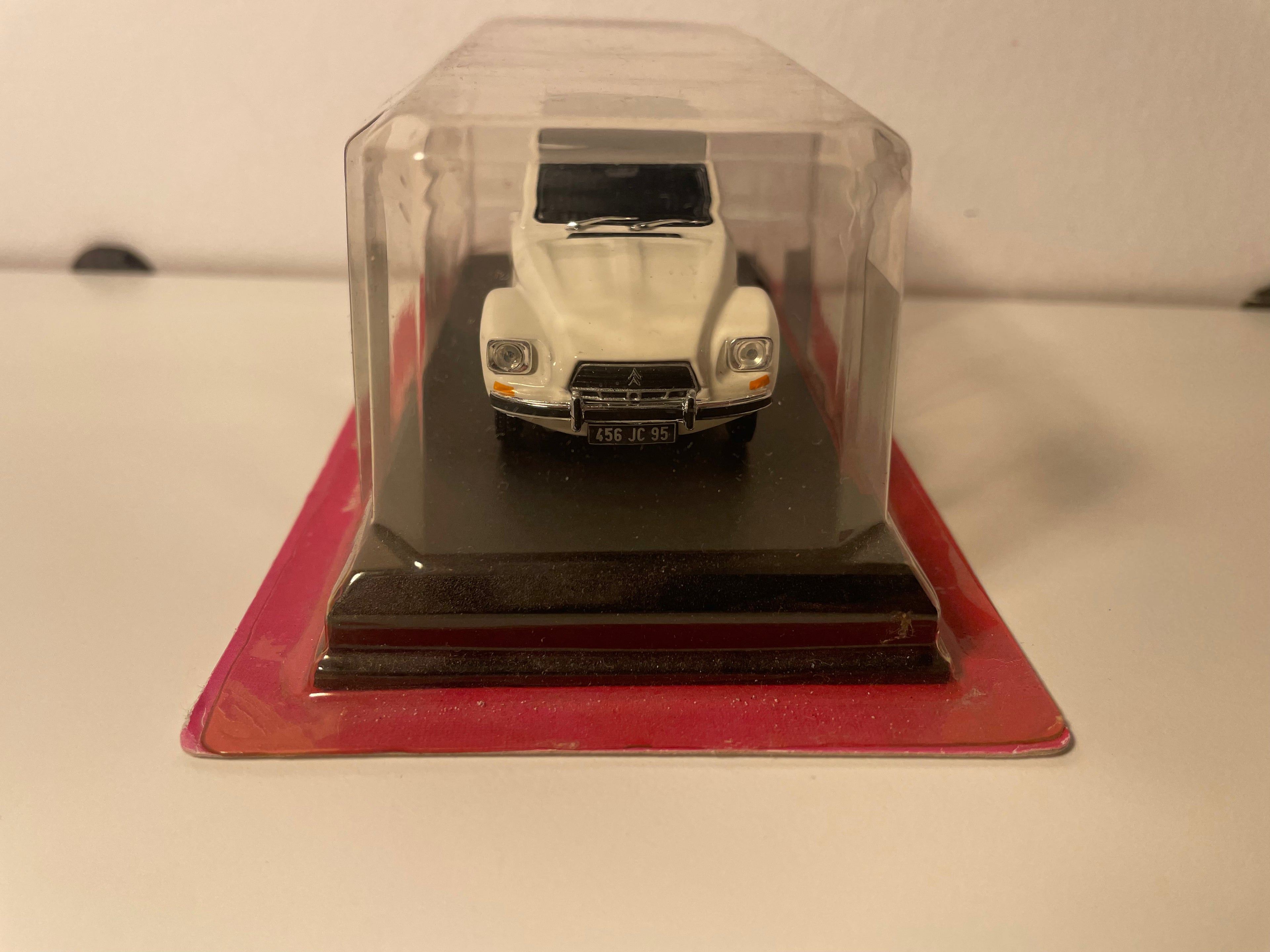 Citroën Dyane wäiss mat gréissem DACH vun 1970 - Auto Plus