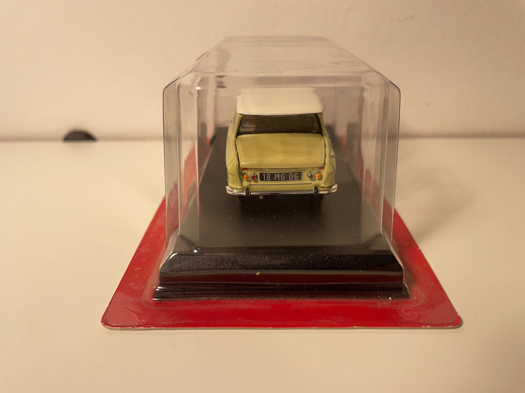 Citroën Ami 6 lichtgroen met wit dak uit 1963 - Auto Plus
