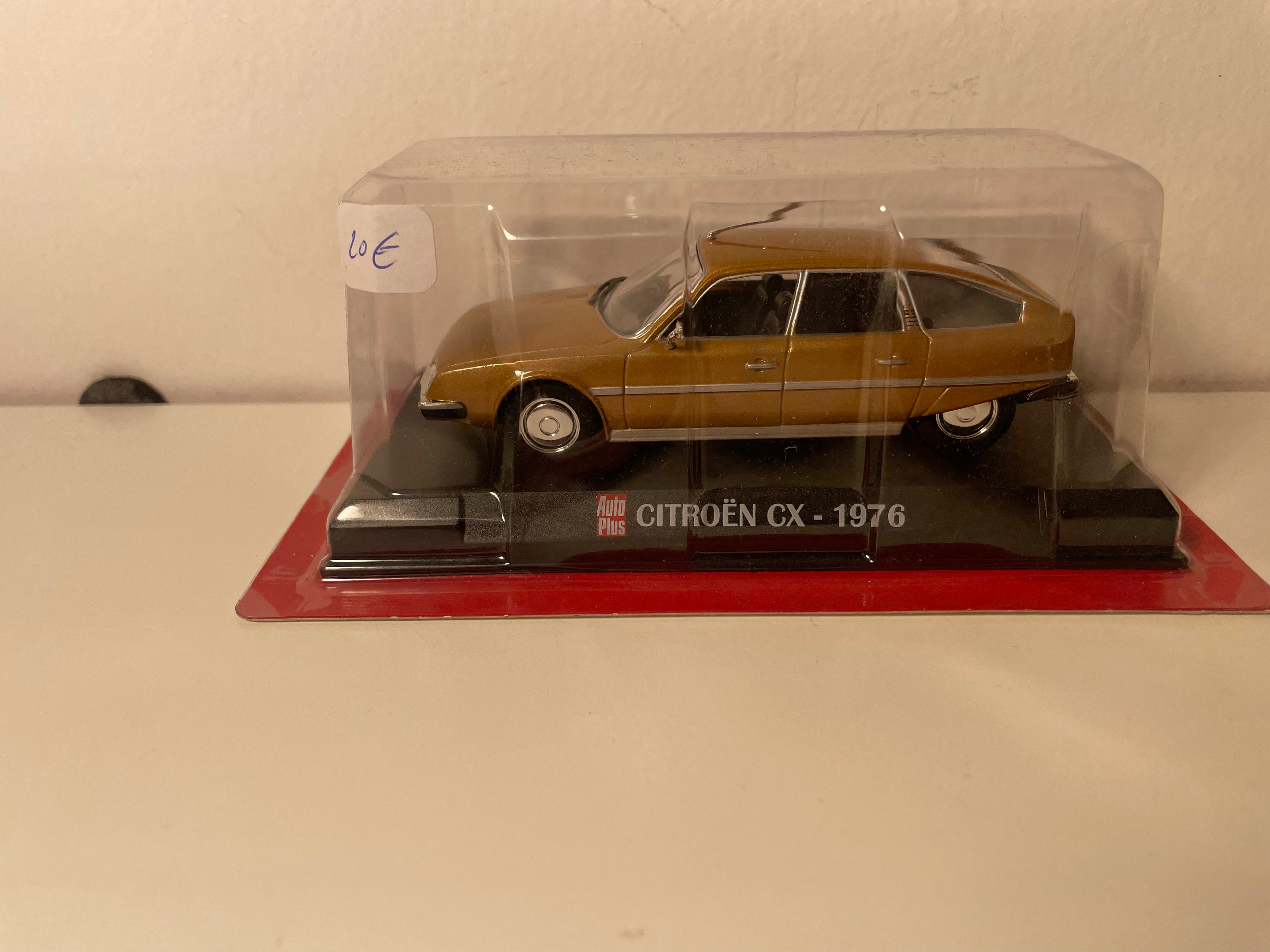 1976 Brown Citroën CX - Auto Plus