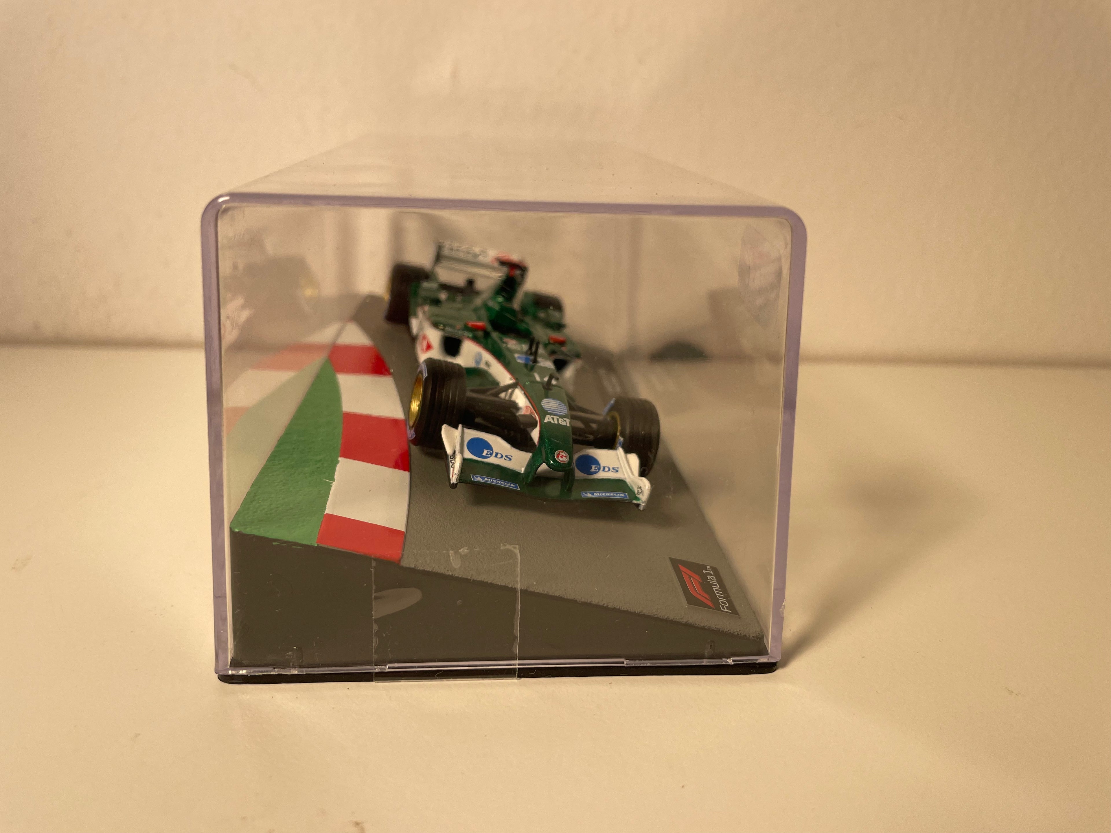 Jaguar R4 zielony numer 14 - Formuła 1 z 2004 (Mark Webber)