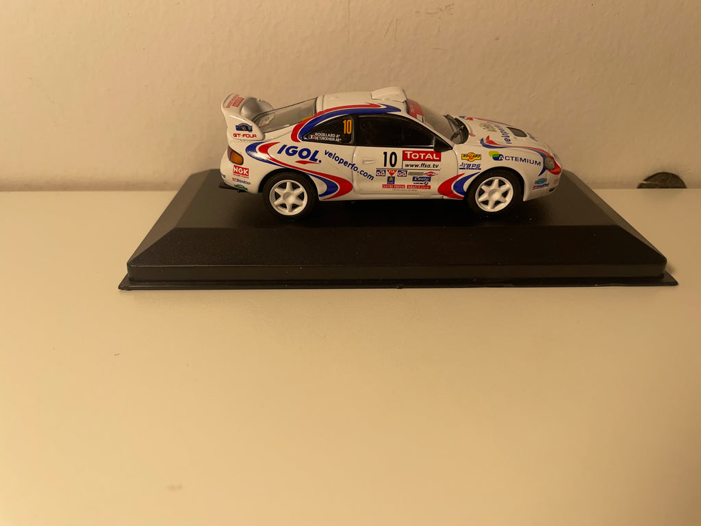 Toyota Celica GT4 wit, blauw en rood nummer 10 - Rouergue rally 2008