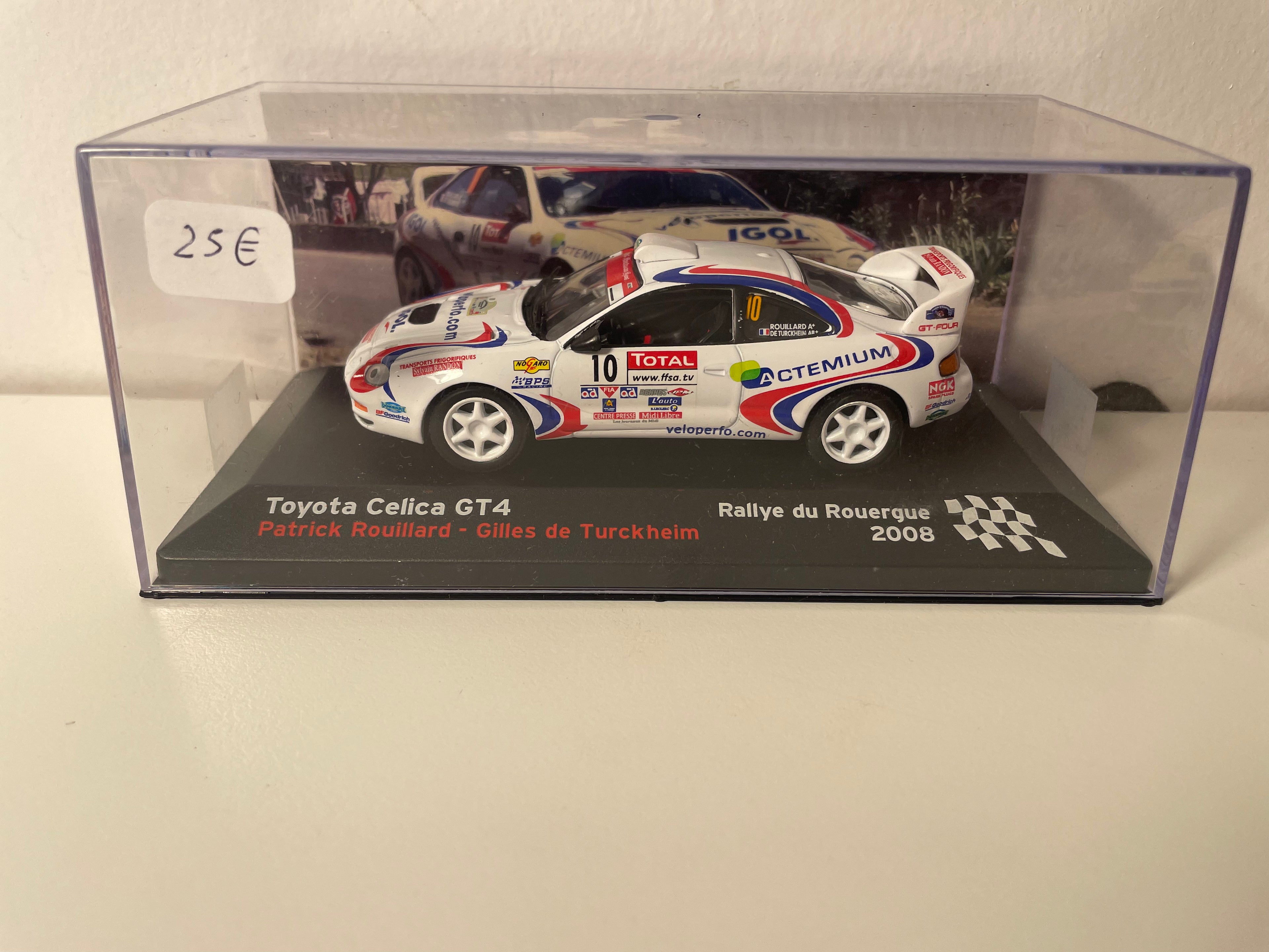 Toyota Celica GT4 wit, blauw en rood nummer 10 - Rouergue rally 2008
