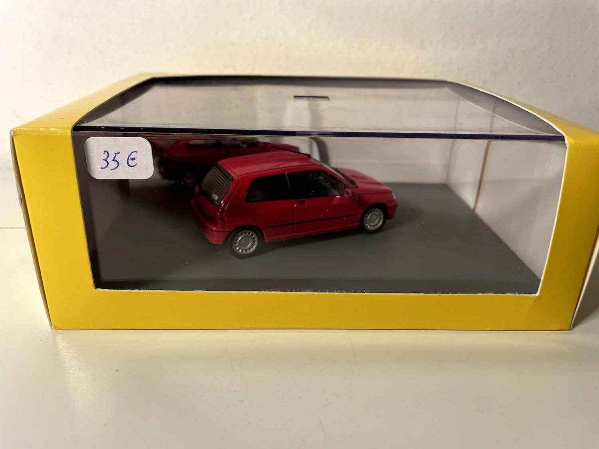 Renault Clio 16S rossa (scatola rettangolare) - Universal Hobbies