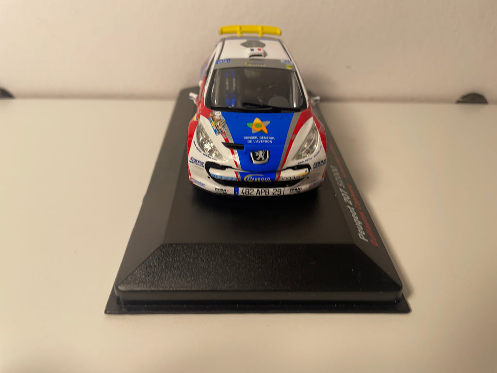 Peugeot 207 S2000 bleue, blanche et rouge numéro 7 - critérium des Cévennes 2009