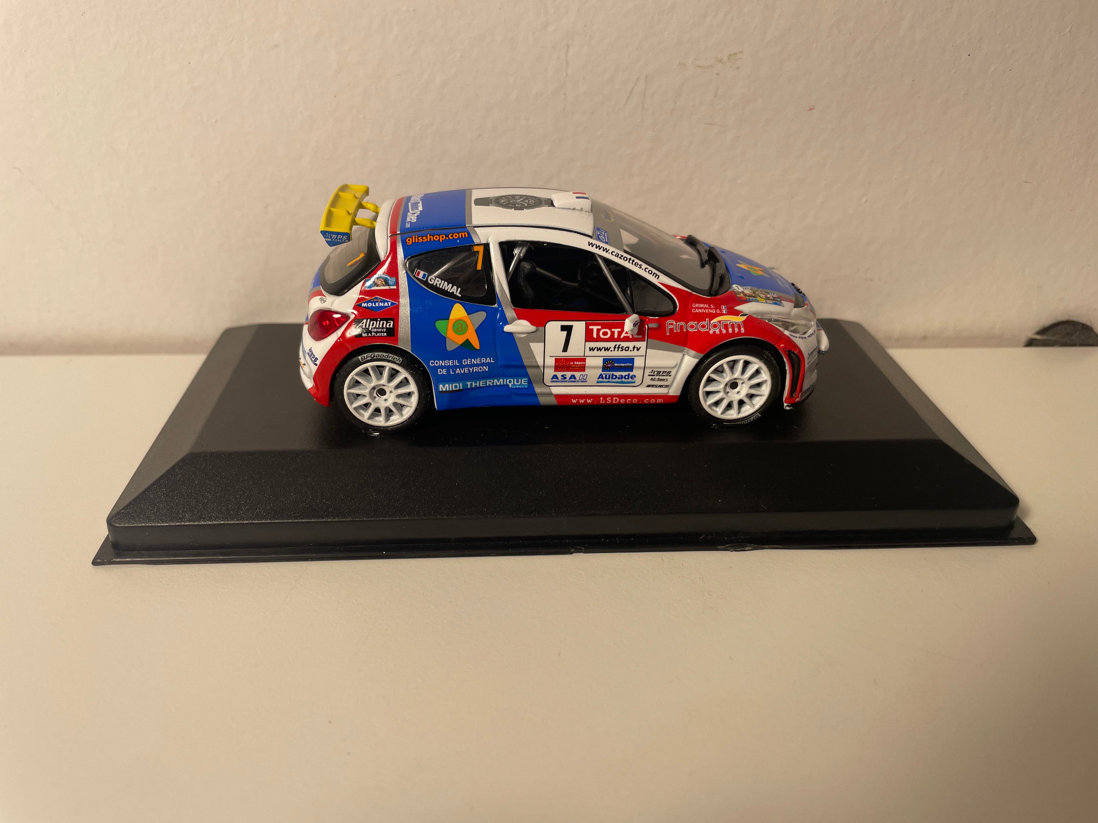 Peugeot 207 S2000 blo, wäiss an rout nummer 7 - critérium des Cévennes 2009