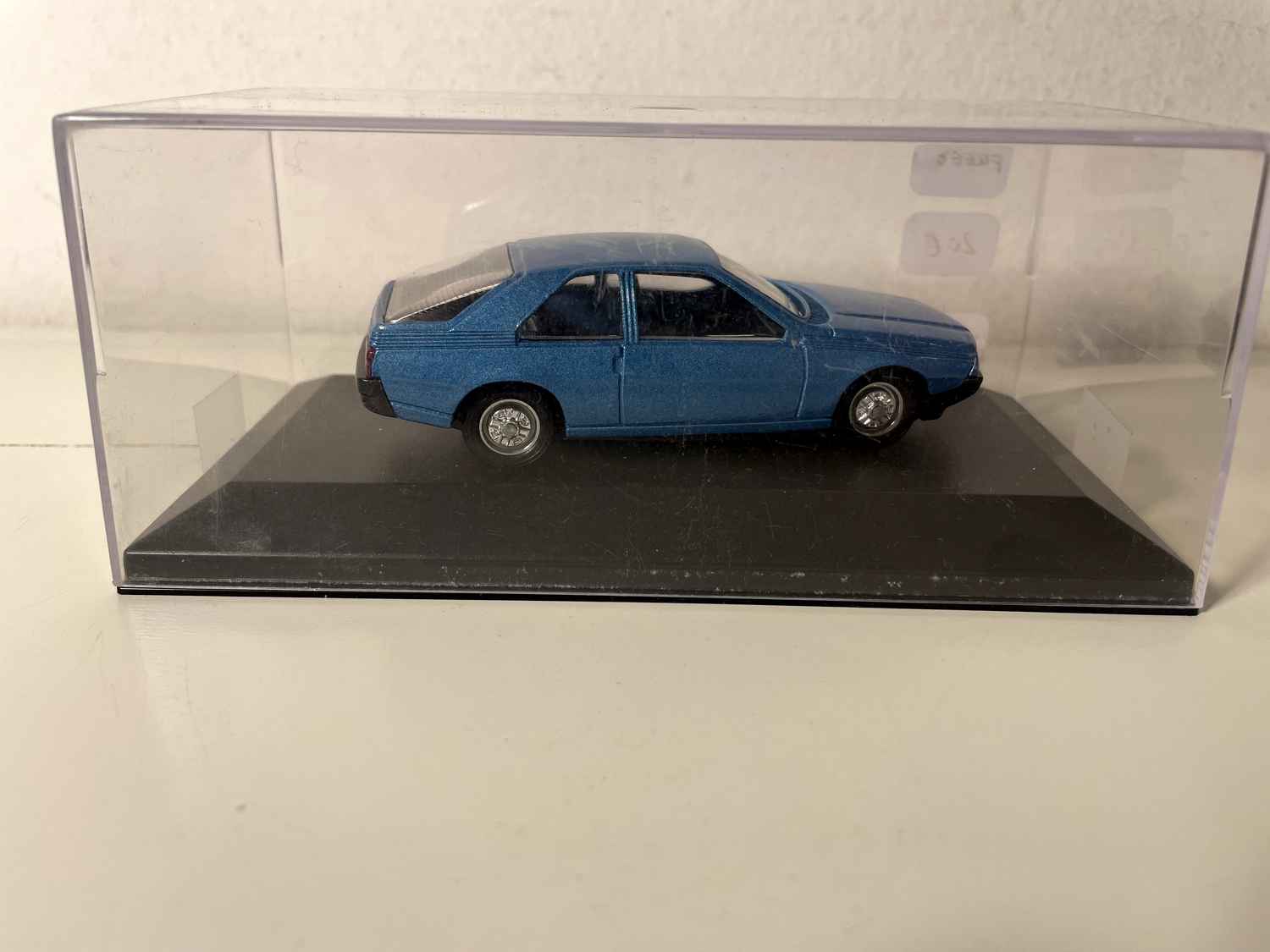 Renault Fuego azul de 1980
