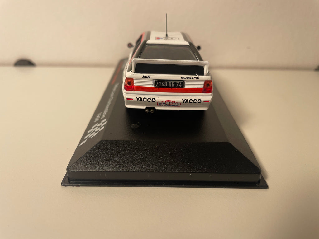 Audi Quattro Branco, Vermelho e Preto Número 2 - Rally Lyon - Charbonnières 1984