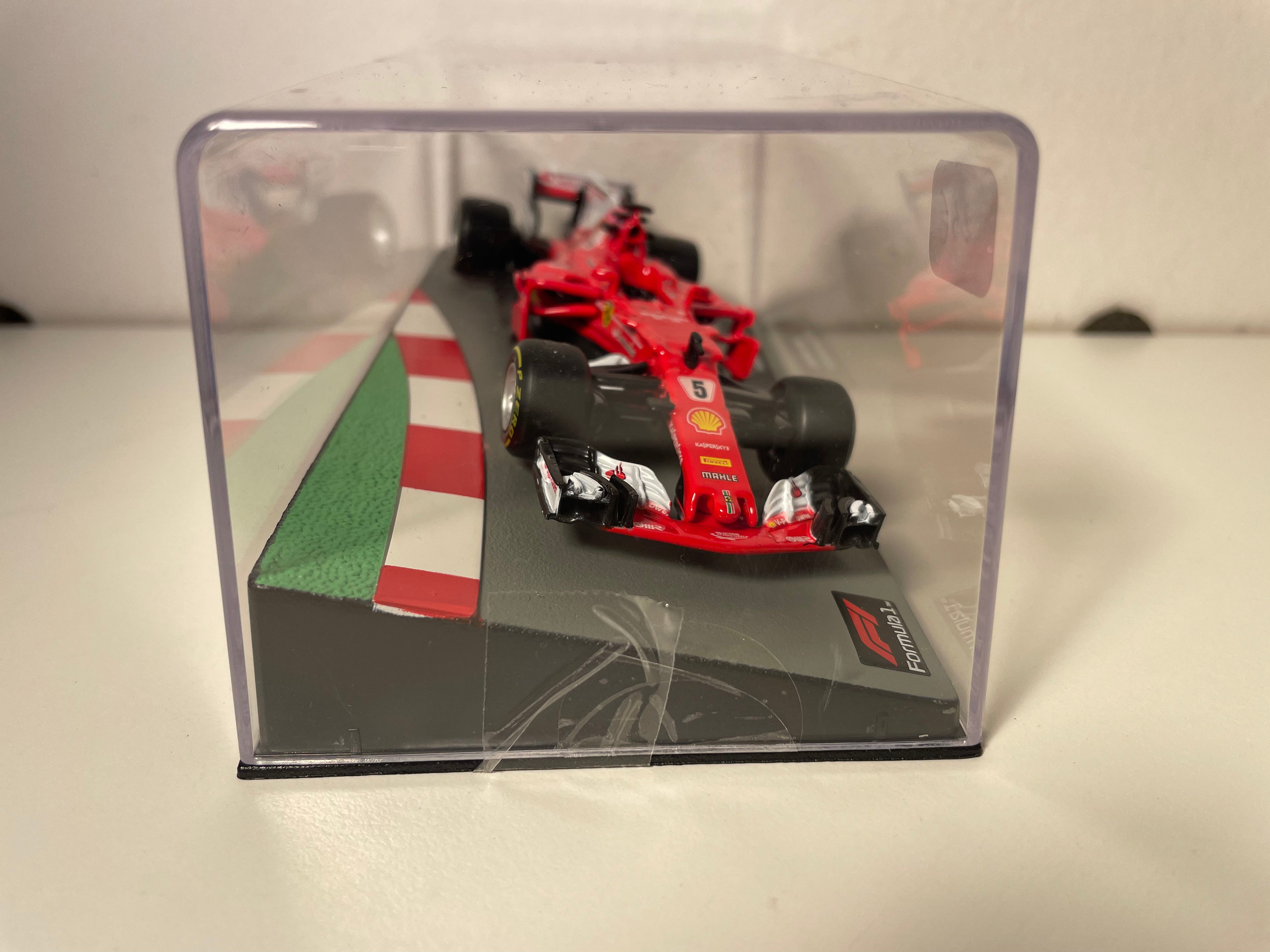Ferrari SF70H Vermelho Número 5 - Fórmula 1 (Sebastian Vettel)