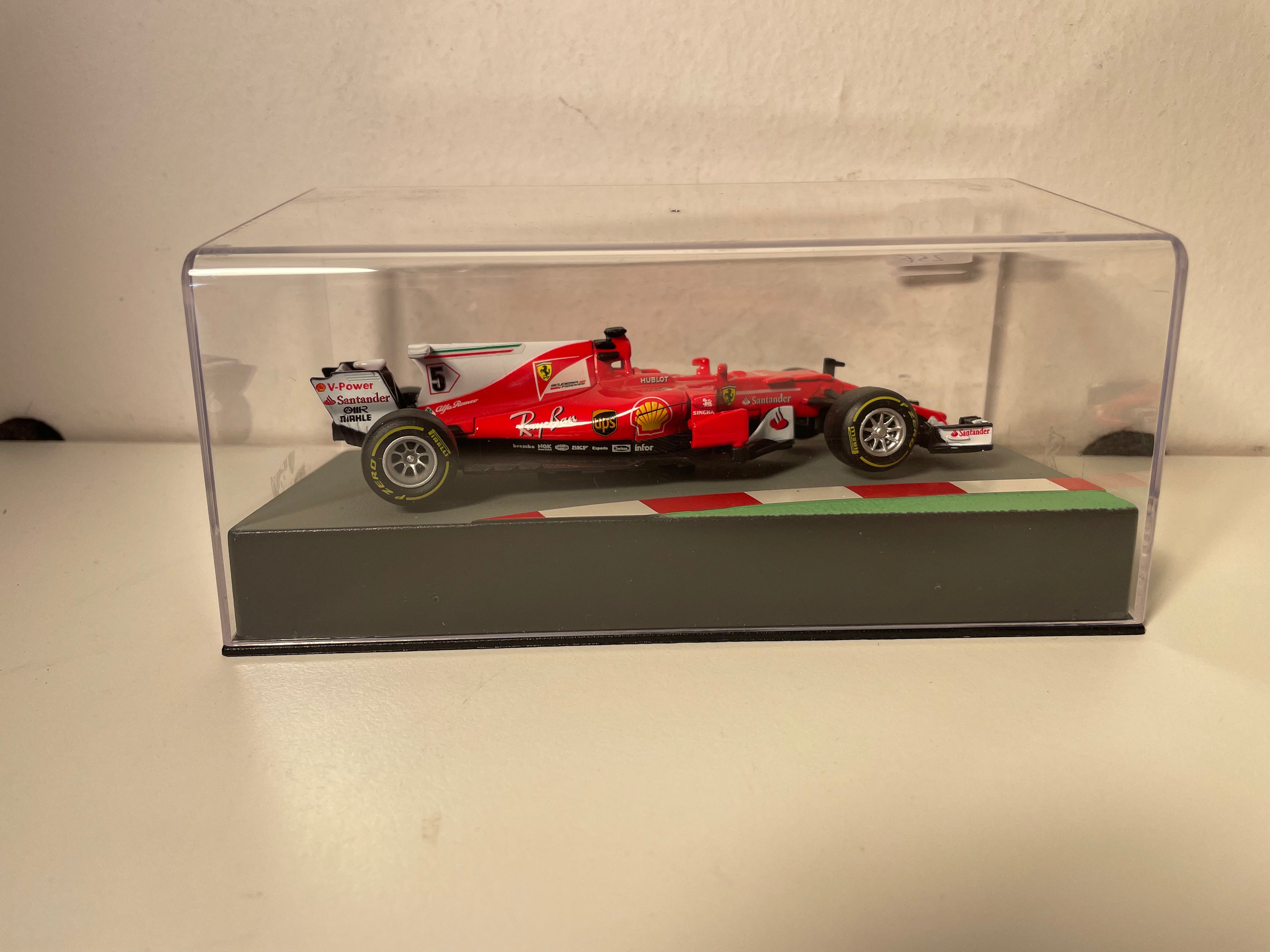 Ferrari SF70H Vermelho Número 5 - Fórmula 1 (Sebastian Vettel)