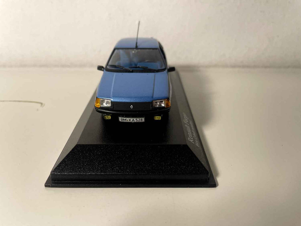 Renault Fuego blo cobalt - MINICHAMPS