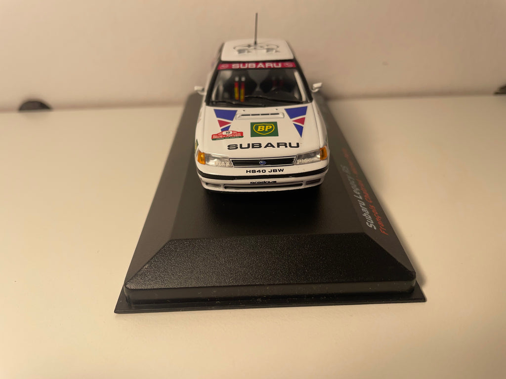 Subaru Legacy RS blanche, bleue et rouge numéro 10 - Rallye du Portugal 1991