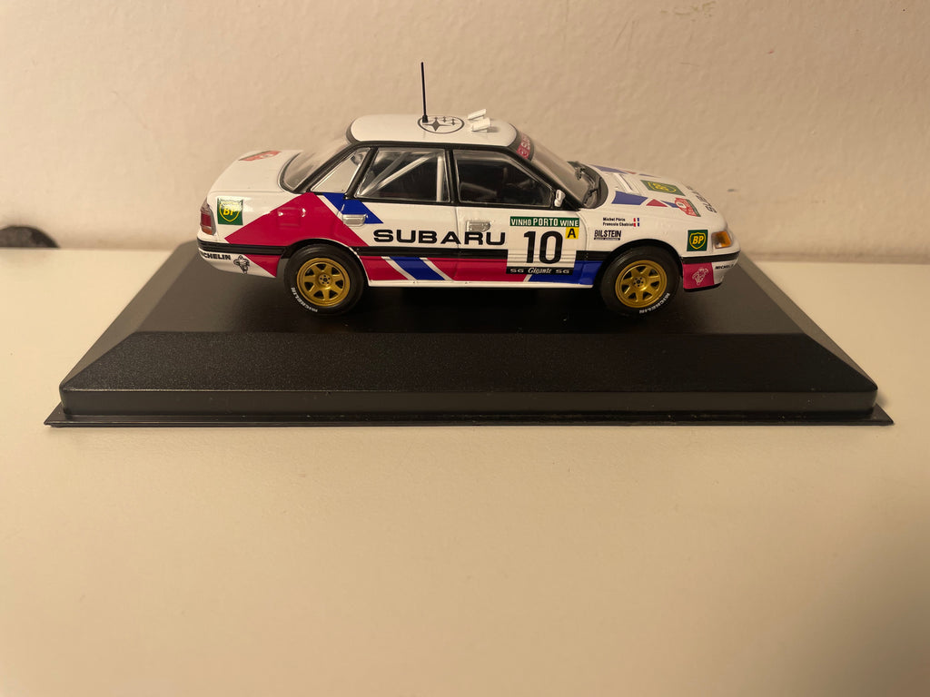 Subaru Legacy RS blanche, bleue et rouge numéro 10 - Rallye du Portugal 1991