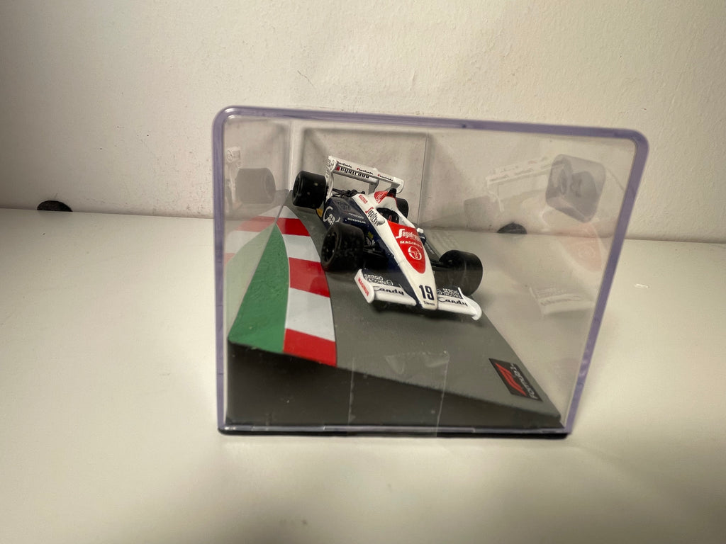 Toleman TG184 niebieska i biała numer 19 - Formuła 1 z 1984 roku Grand Prix Portugalii (Ayrton Senna)