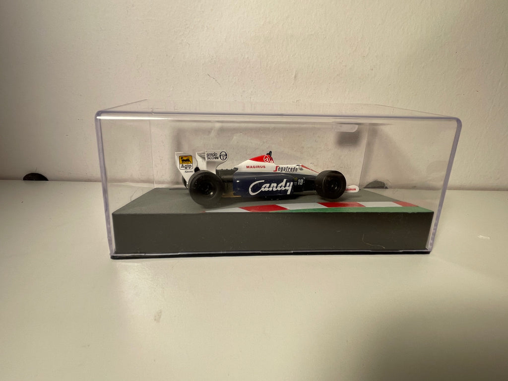 Toleman TG184 niebieska i biała numer 19 - Formuła 1 z 1984 roku Grand Prix Portugalii (Ayrton Senna)