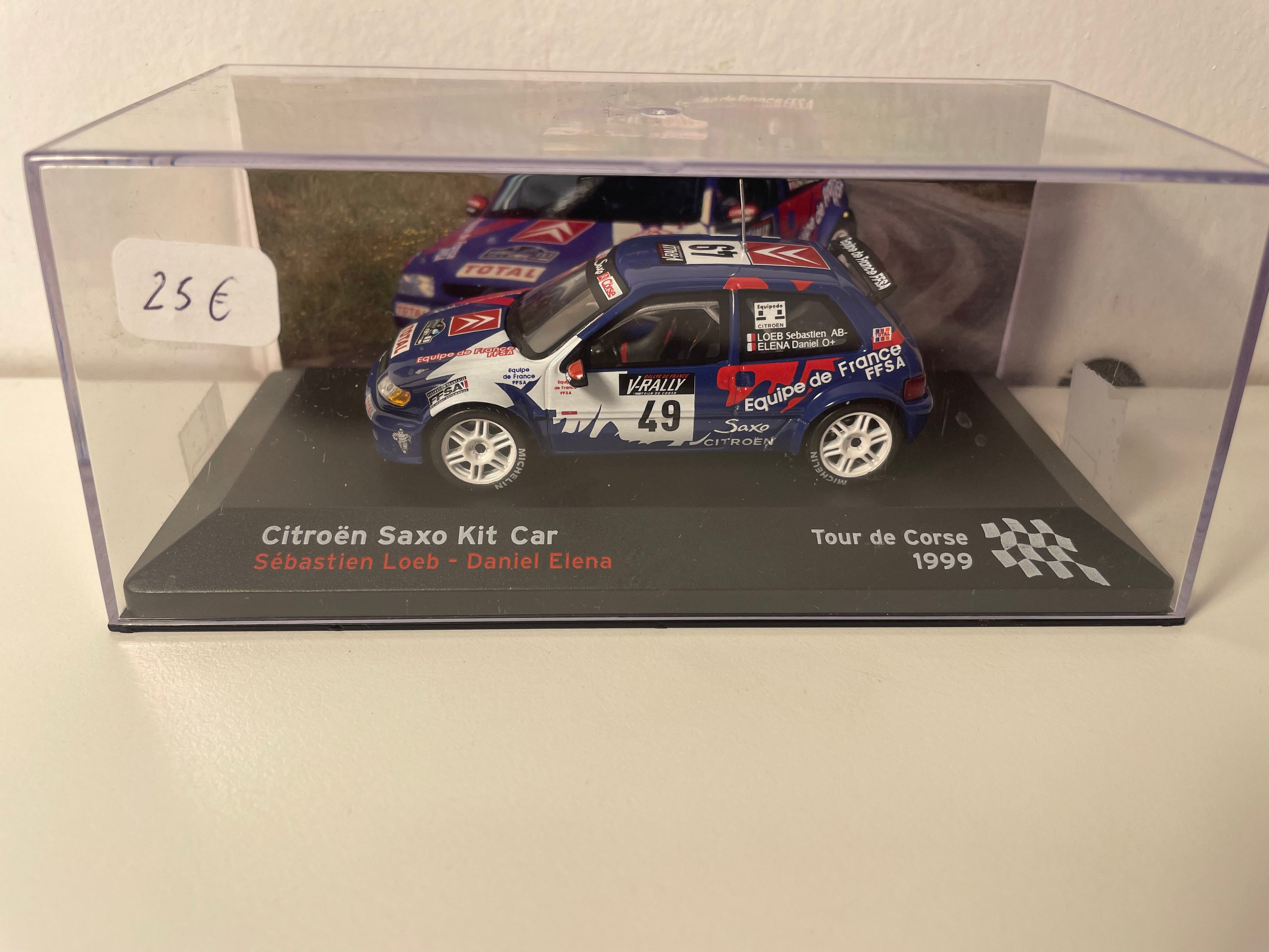 Citroën Saxo Kit Car blau, wäiss a rout Nummer 49 - Tour de Corse 1999