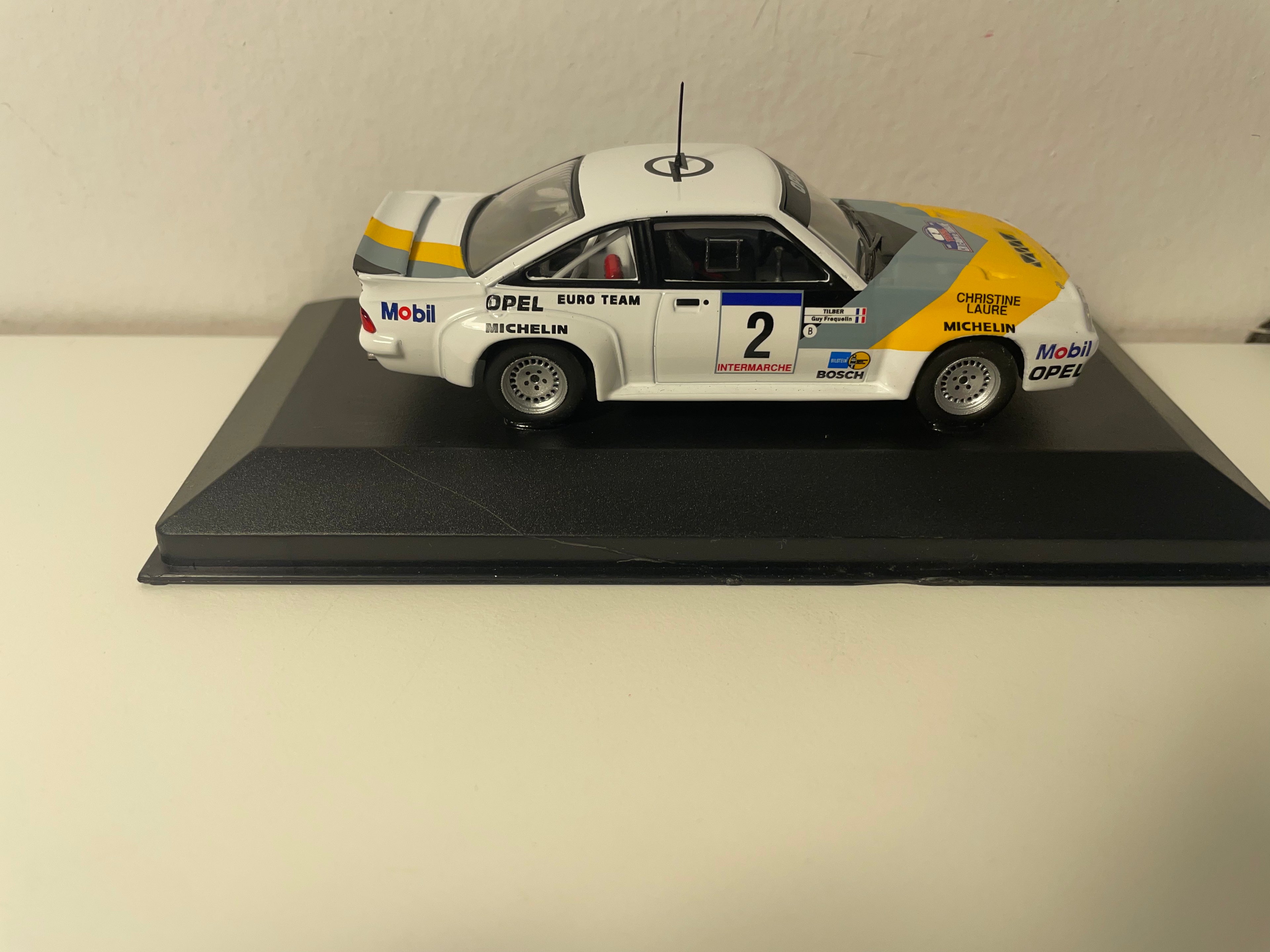 Opel Manta 400 wit, geel en grijs nummer 2 - Critérium de Touraine 1985