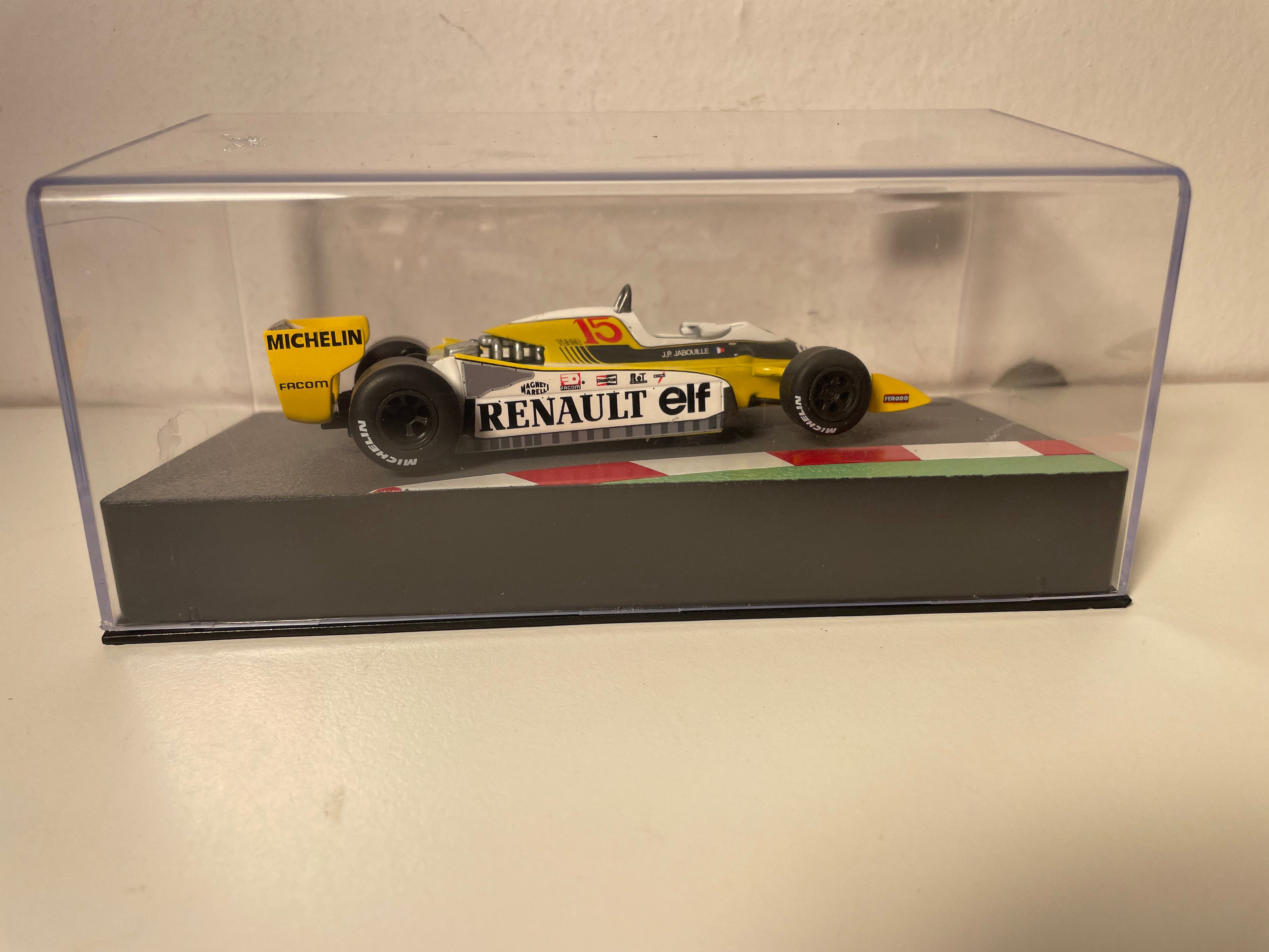 Renault RS10 wäiss, gielleg a schwaarz Nummer 15 vu 1979 - Formule 1