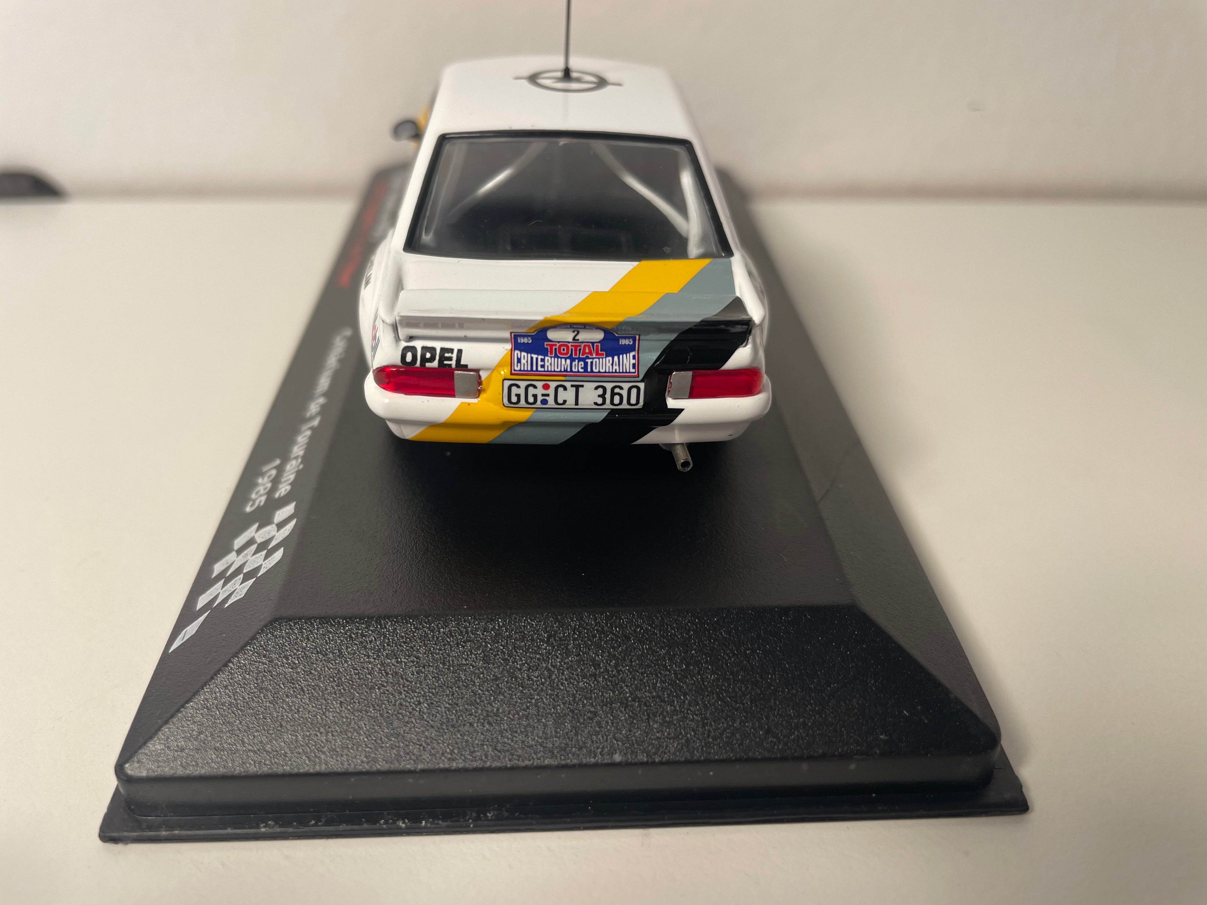 Opel Manta 400 wit, geel en grijs nummer 2 - Critérium de Touraine 1985