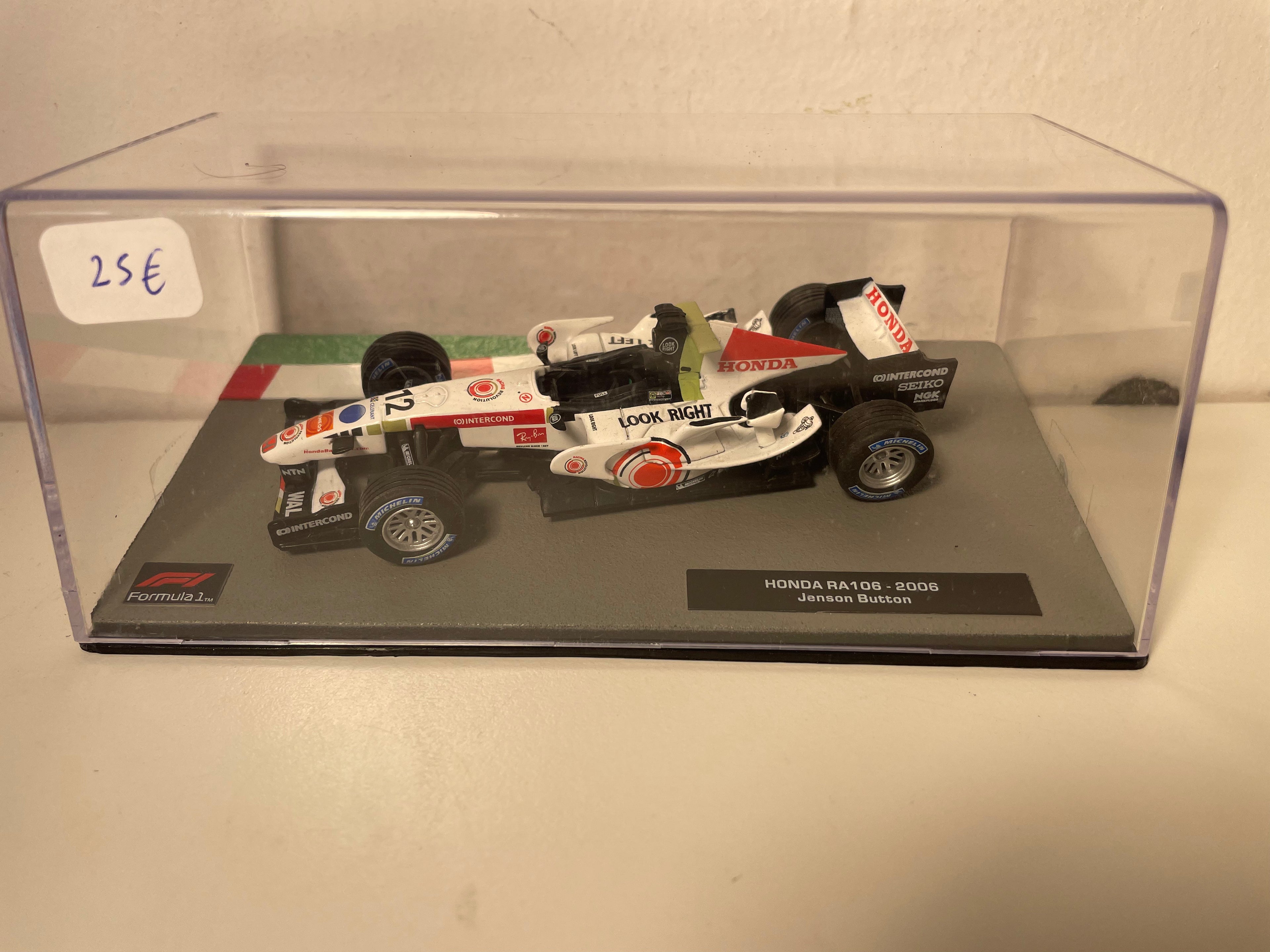 Honda RA106 blanche et noire numéro 12 - Formule 1 de 2006 (Jenson Button)