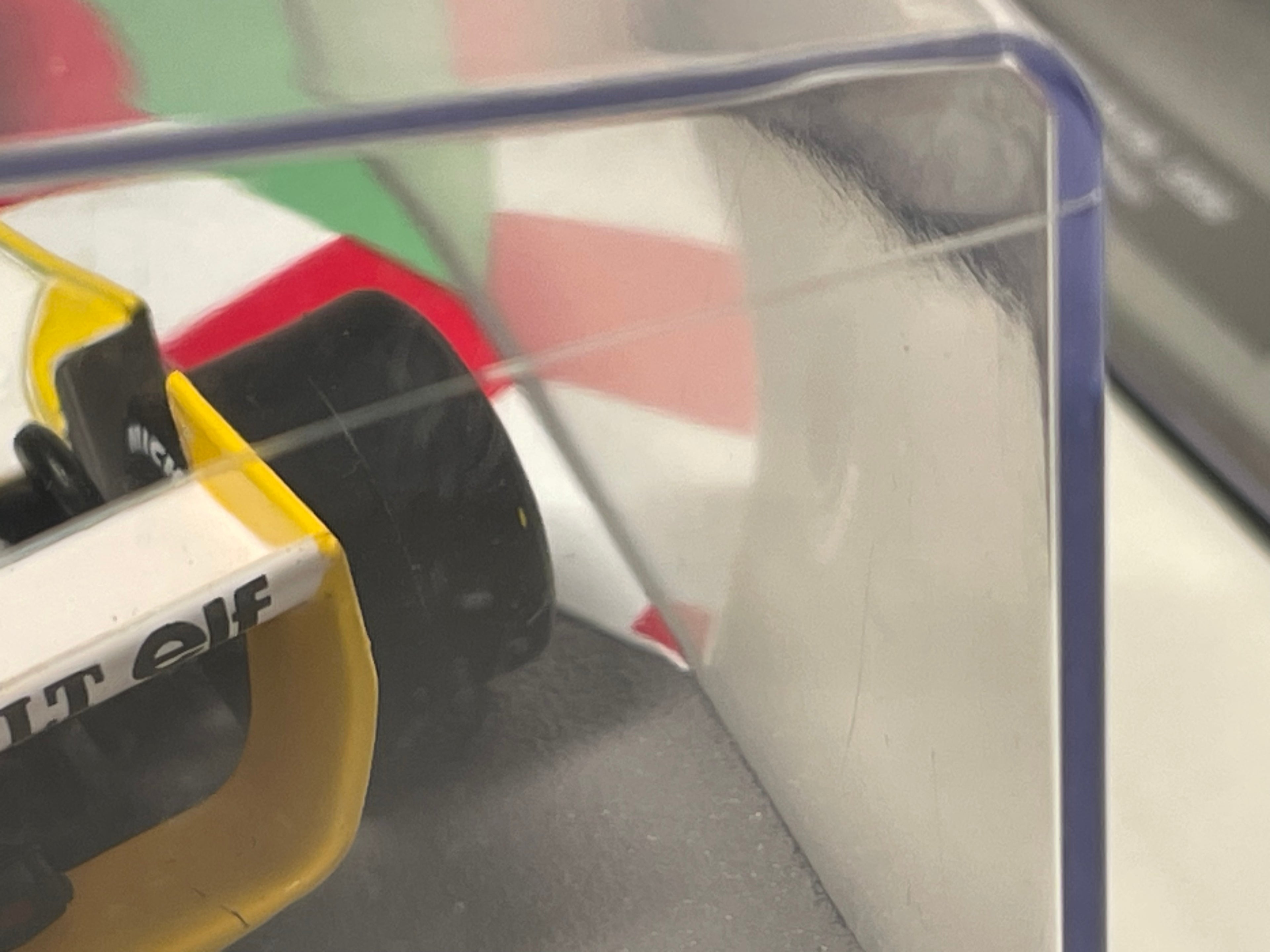Renault RS10 wäiss, gielleg a schwaarz Nummer 15 vu 1979 - Formule 1